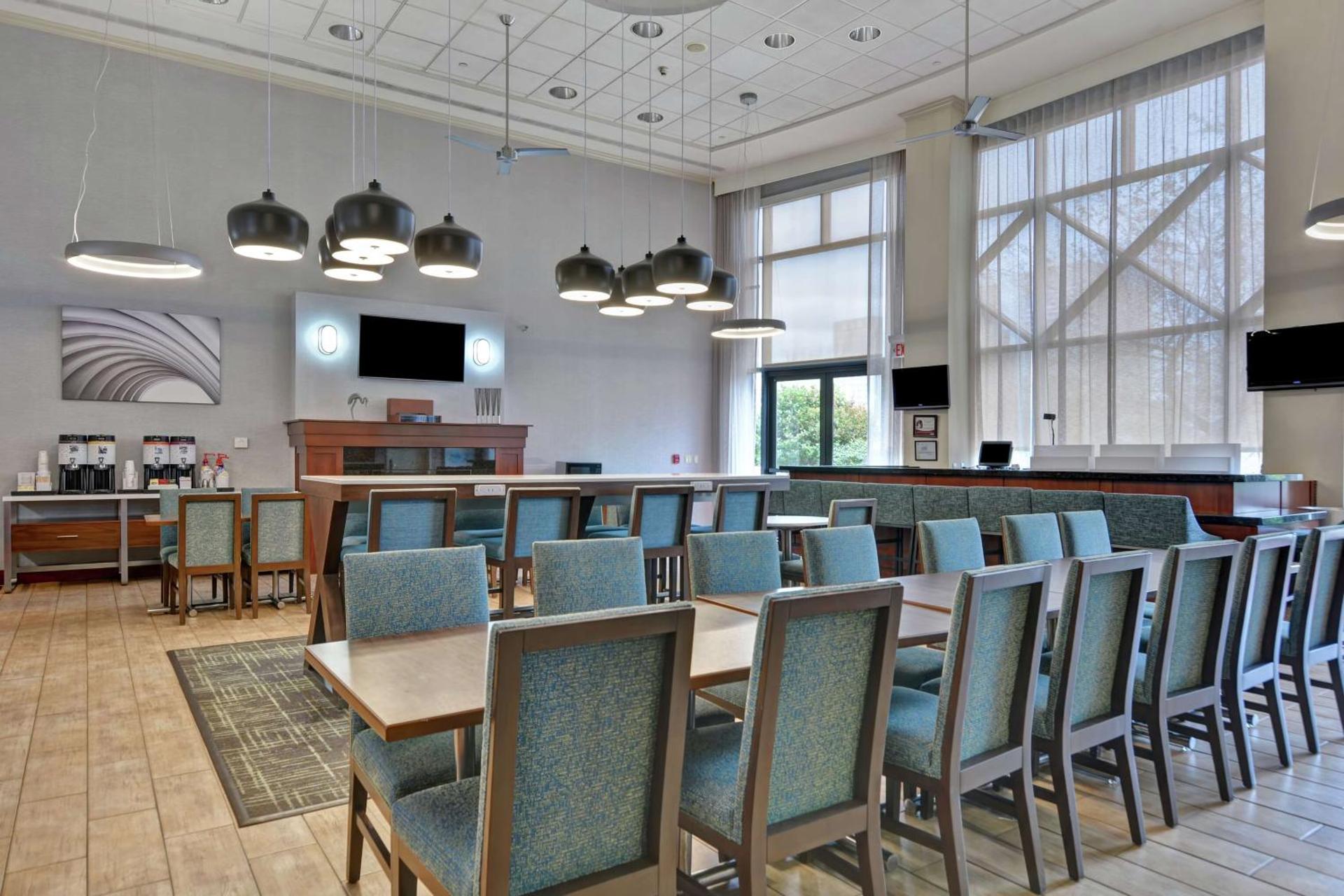 Hampton Inn & Suites Newark-Harrison-Riverwalk - Photo 16