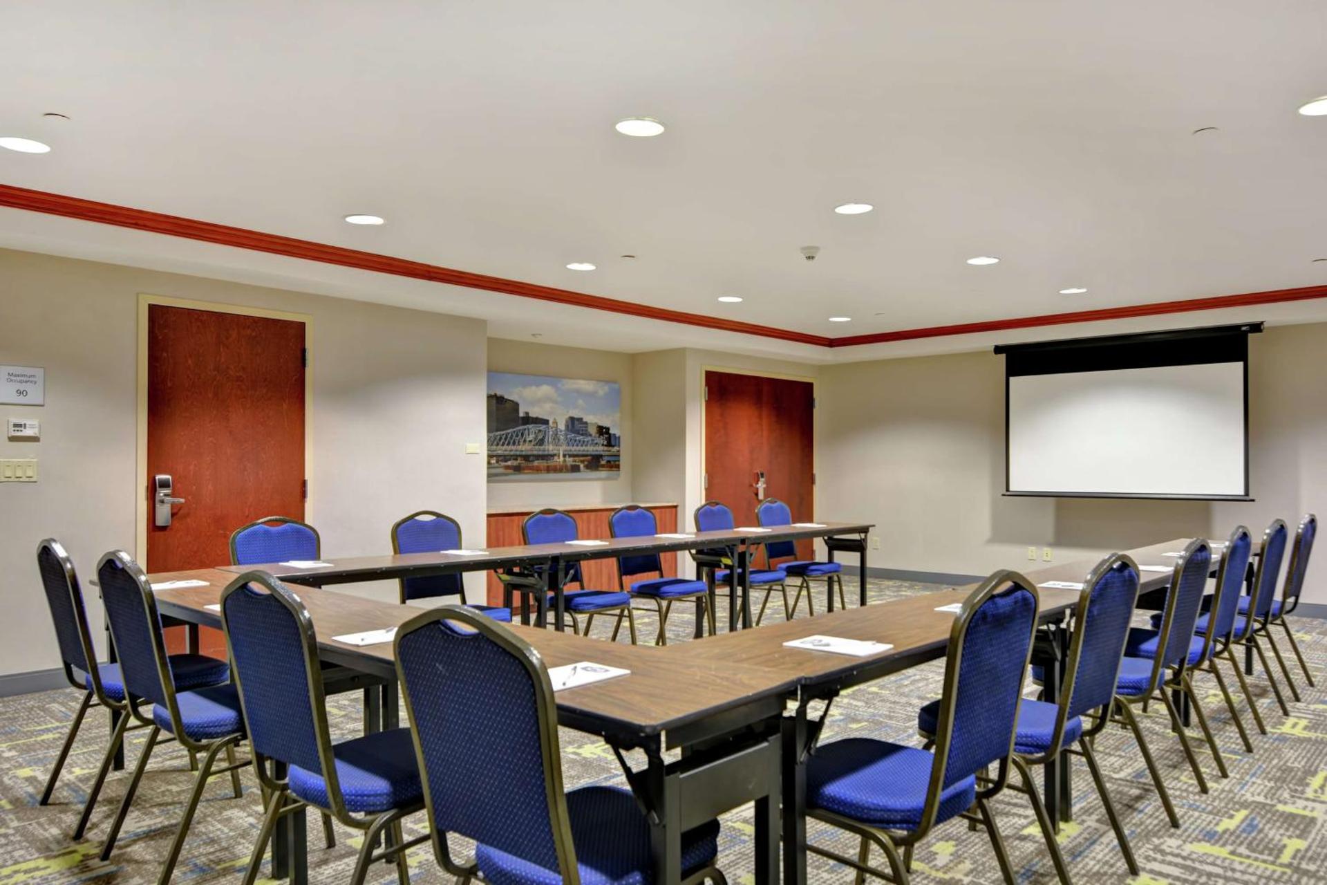 Hampton Inn & Suites Newark-Harrison-Riverwalk - Photo 5