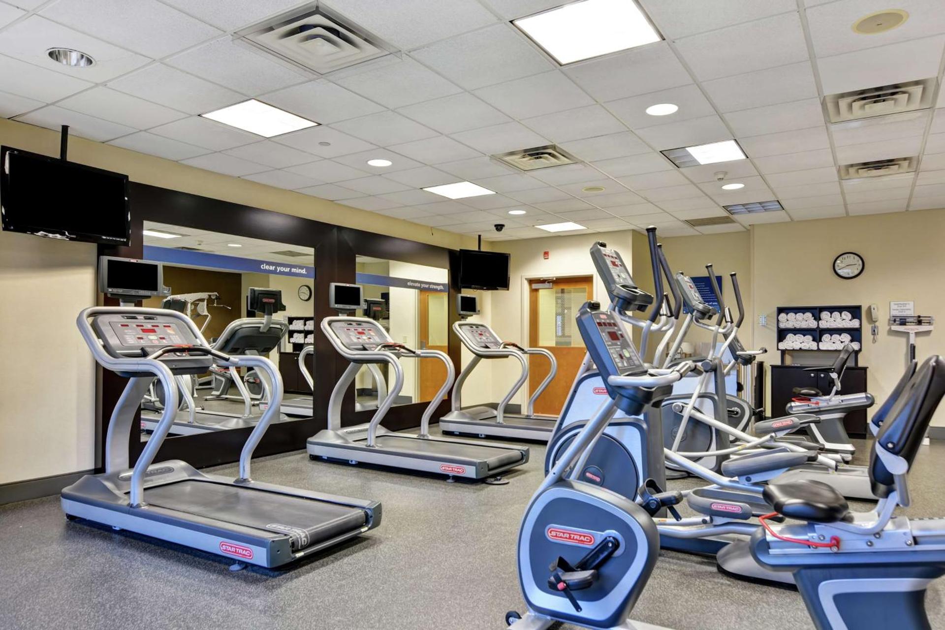 Hampton Inn & Suites Newark-Harrison-Riverwalk - Photo 10