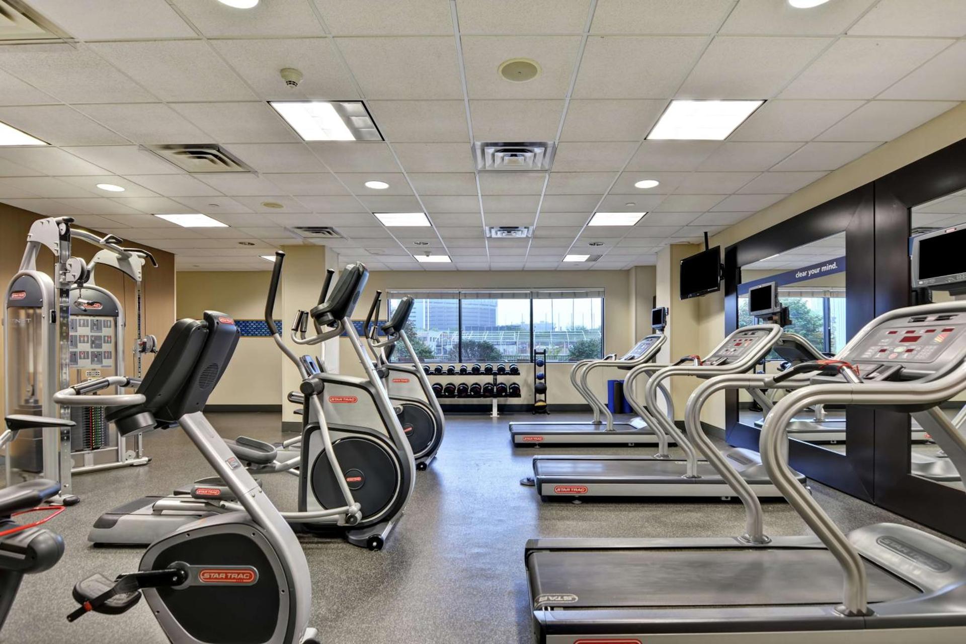 Hampton Inn & Suites Newark-Harrison-Riverwalk - Photo 11