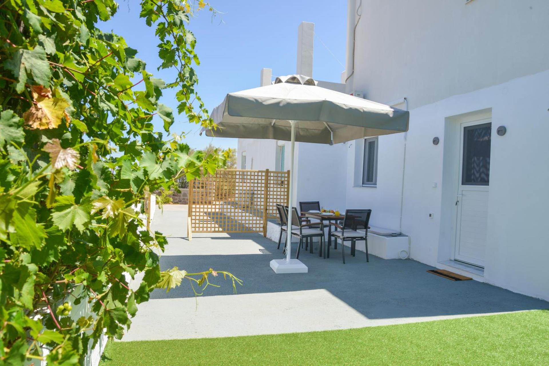 Mylopetra Milos Suites - Photo 12