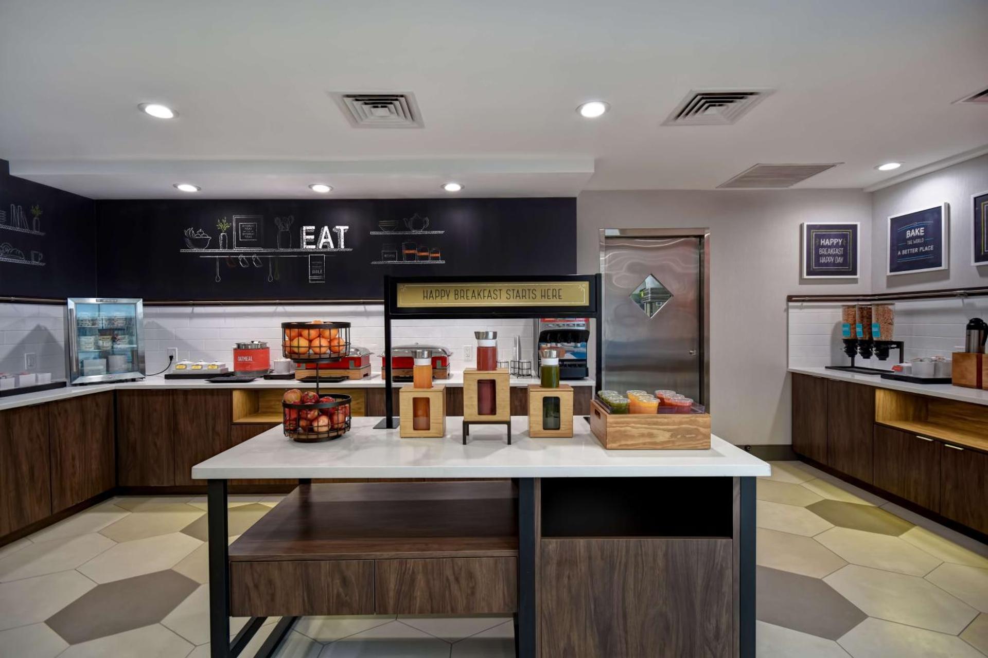 Hampton Inn NY-JFK - Photo 43