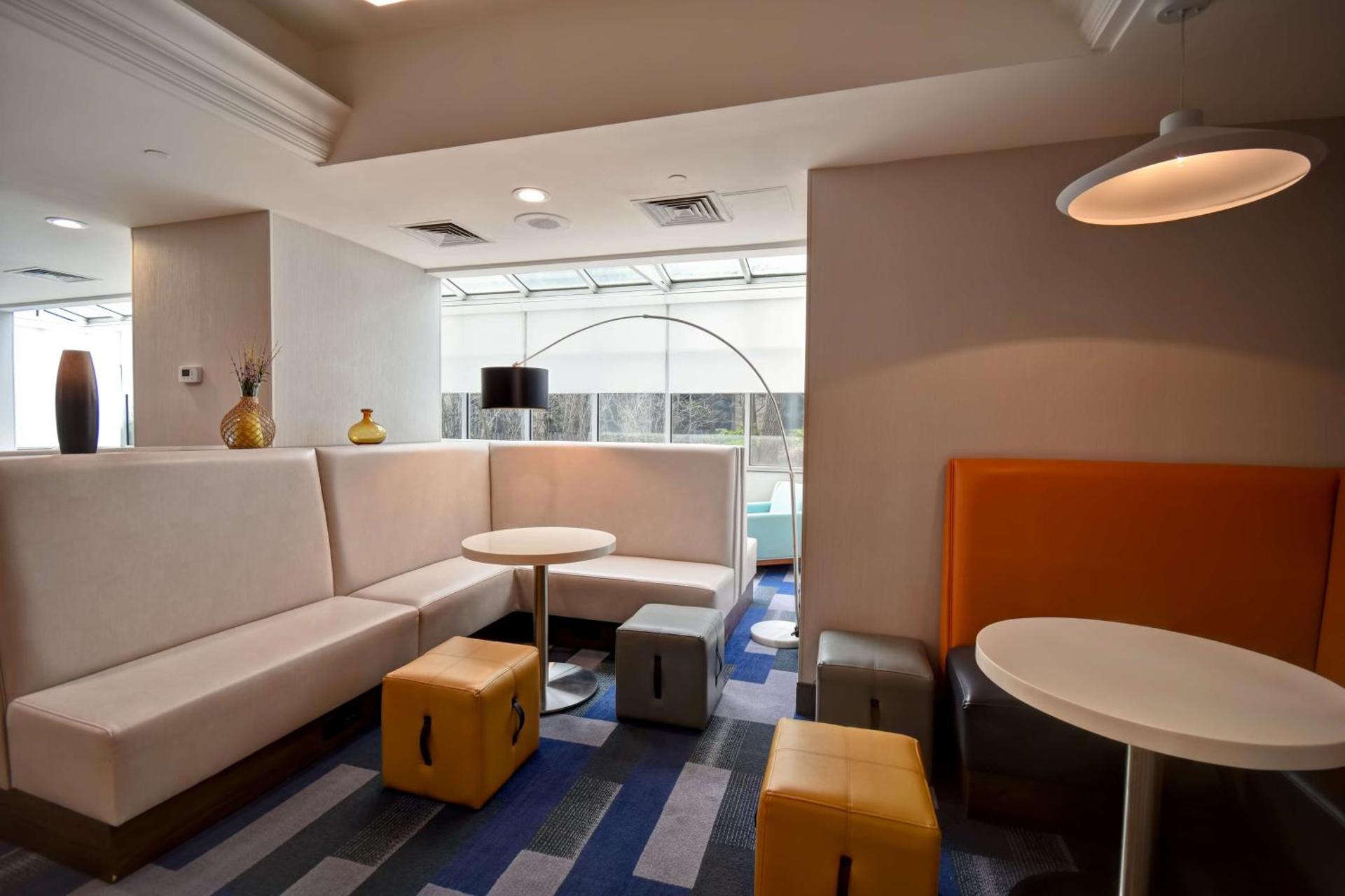 Hampton Inn NY-JFK - Photo 3