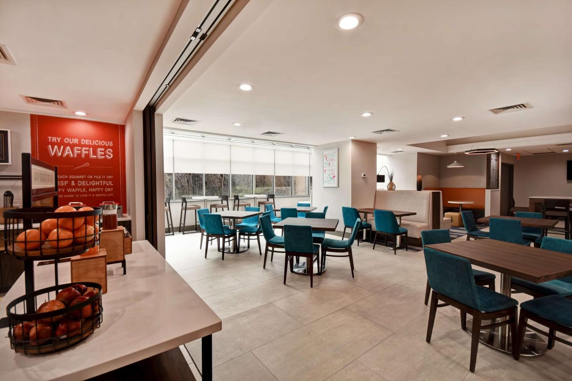 Hampton Inn NY-JFK - Photo 7