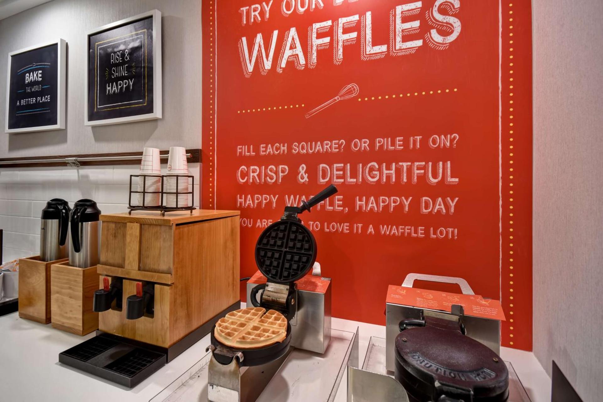 Hampton Inn NY-JFK - Photo 11