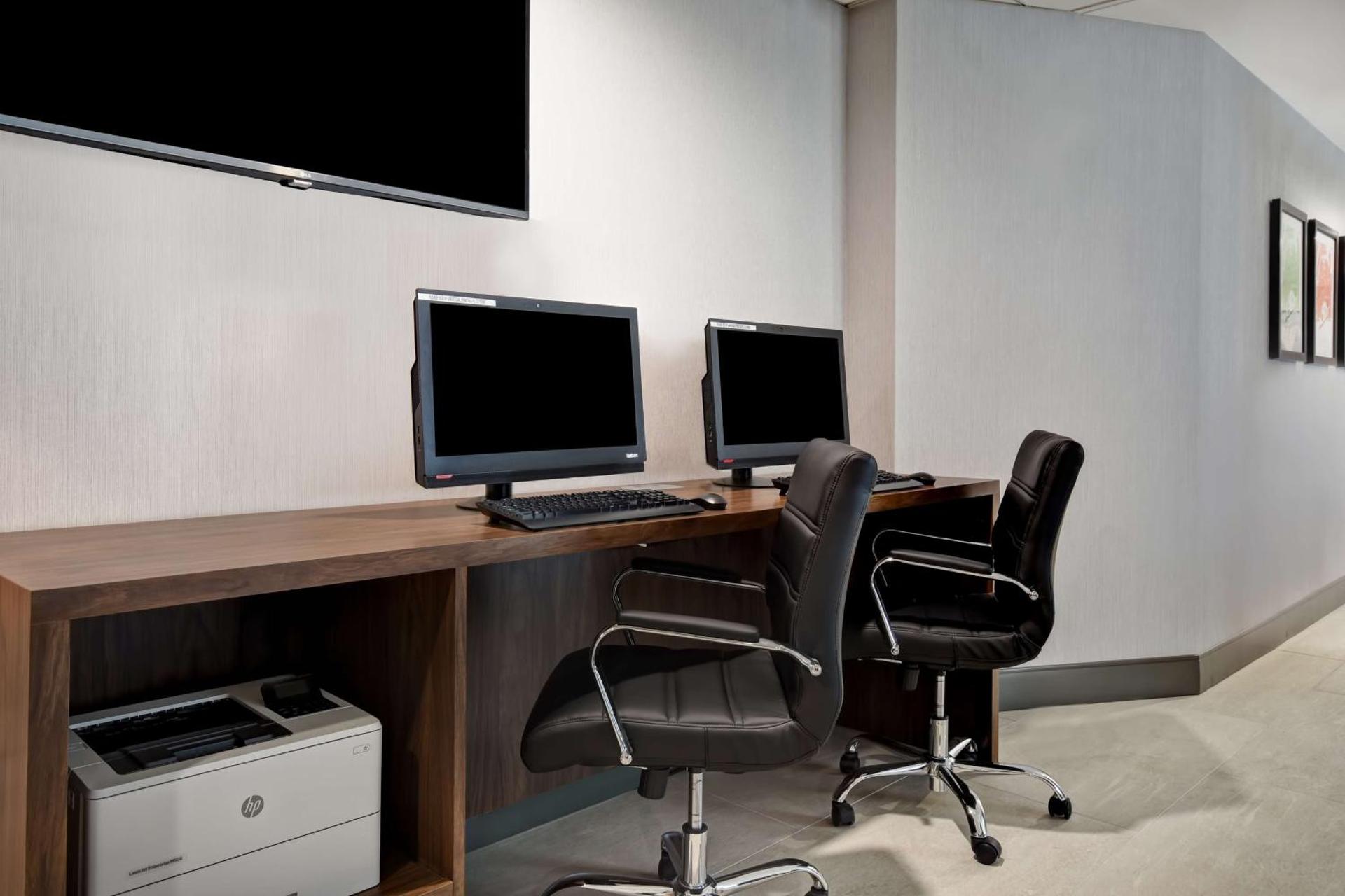 Hampton Inn NY-JFK - Photo 23