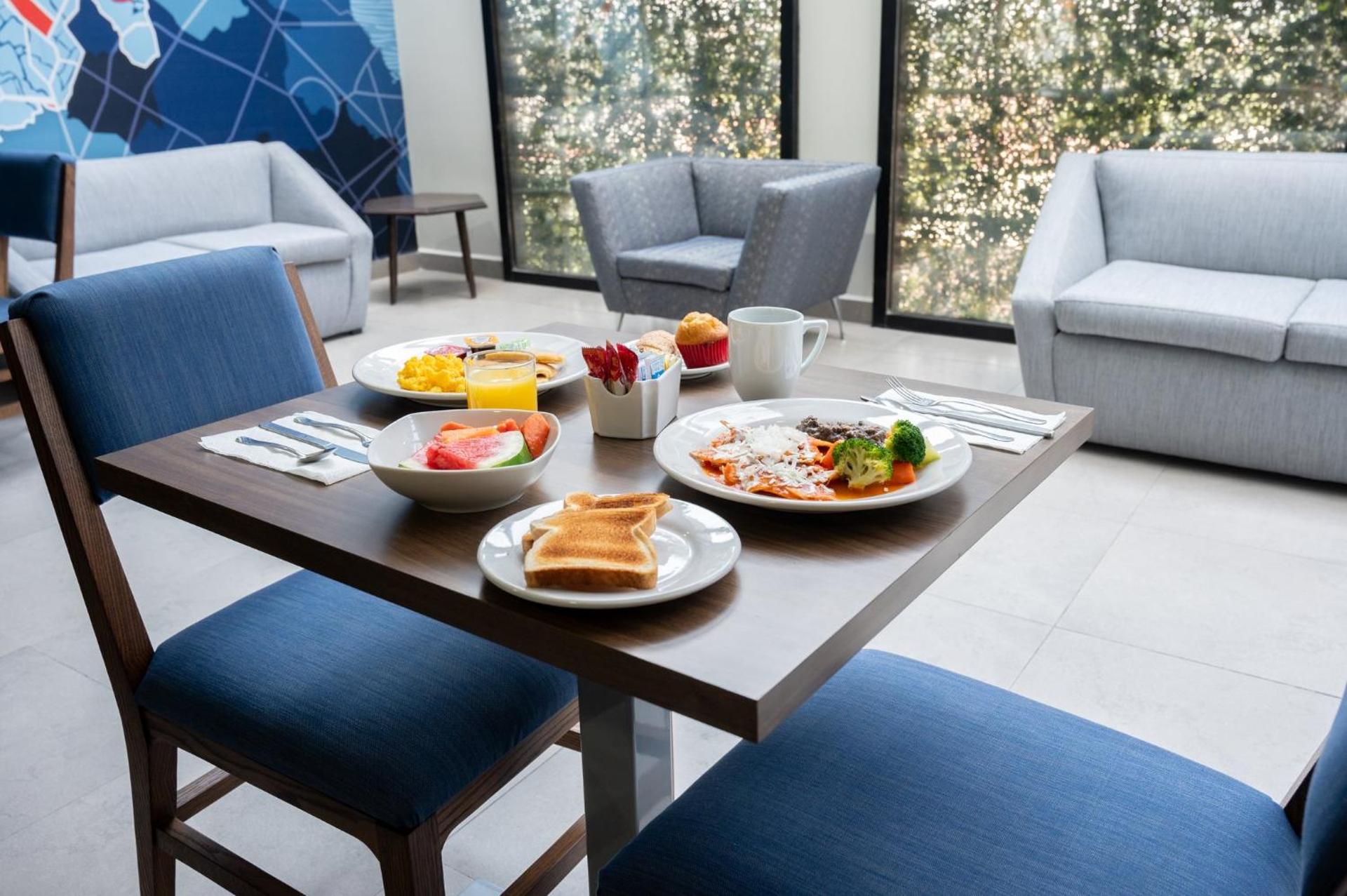 Holiday Inn Express Mexico City Satelite by IHG - Photo 42