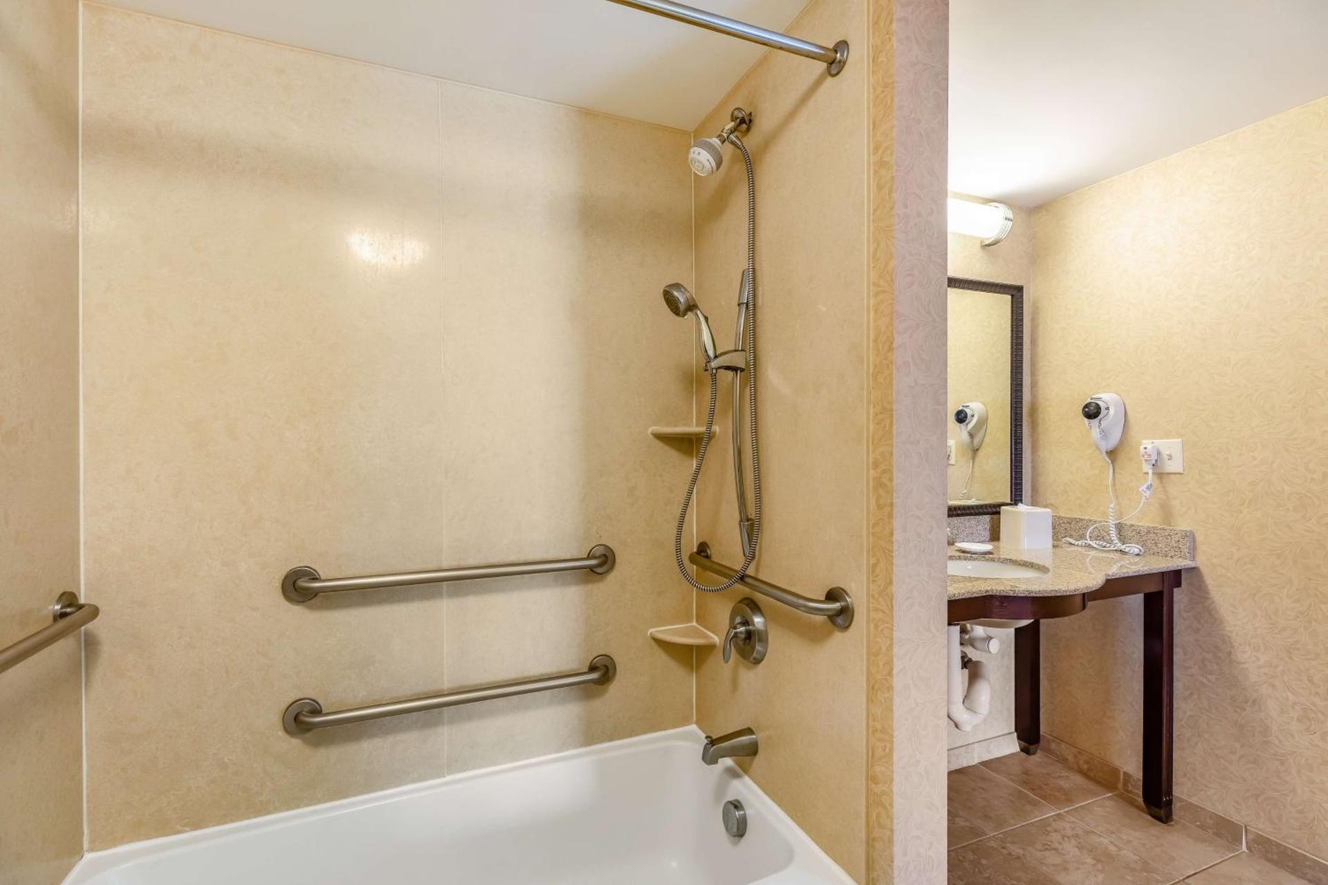 Hampton Inn & Suites Orlando-South Lake Buena Vista - Photo 43