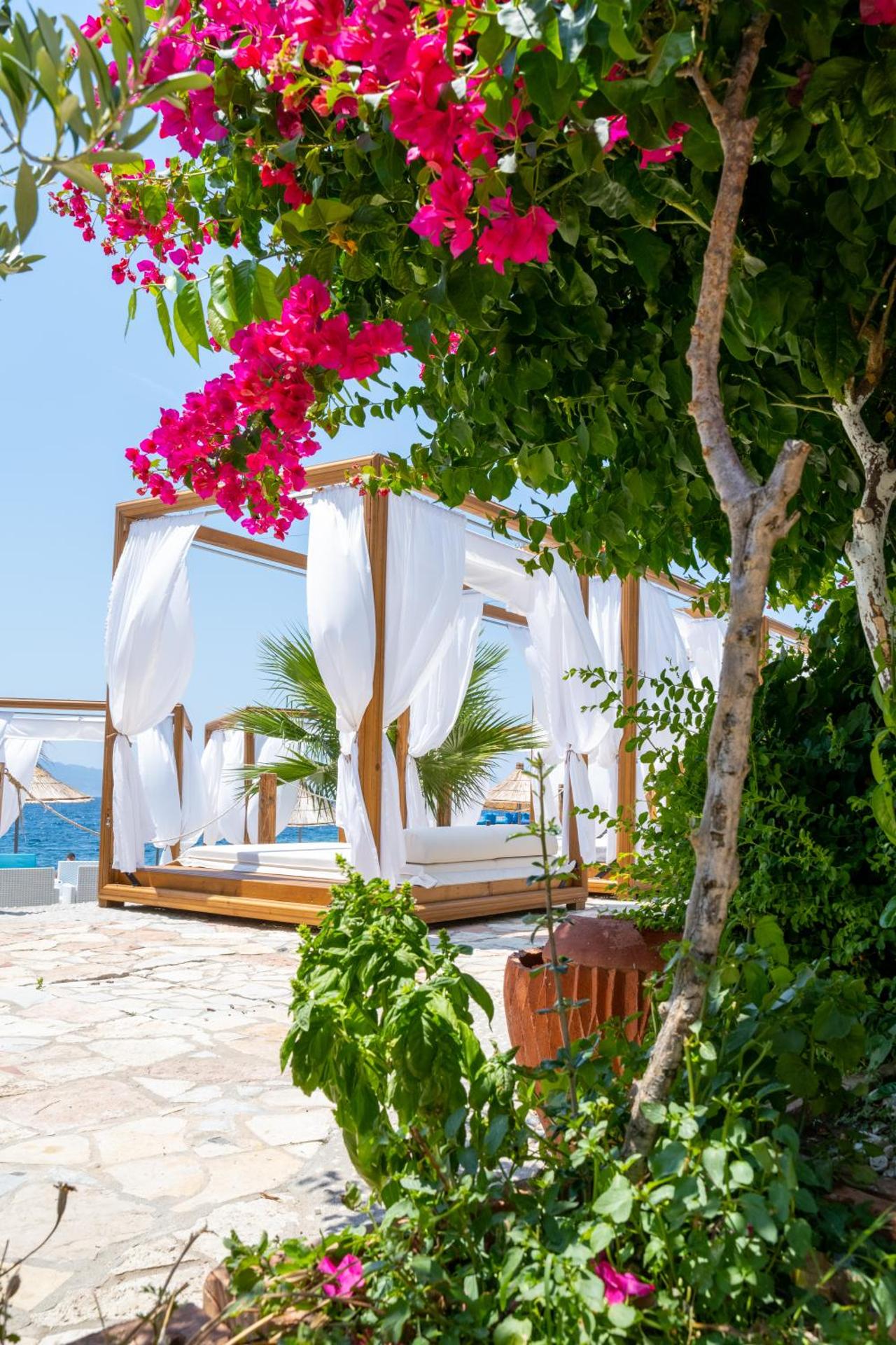 Bougainville Bay Apartments - Photo 114