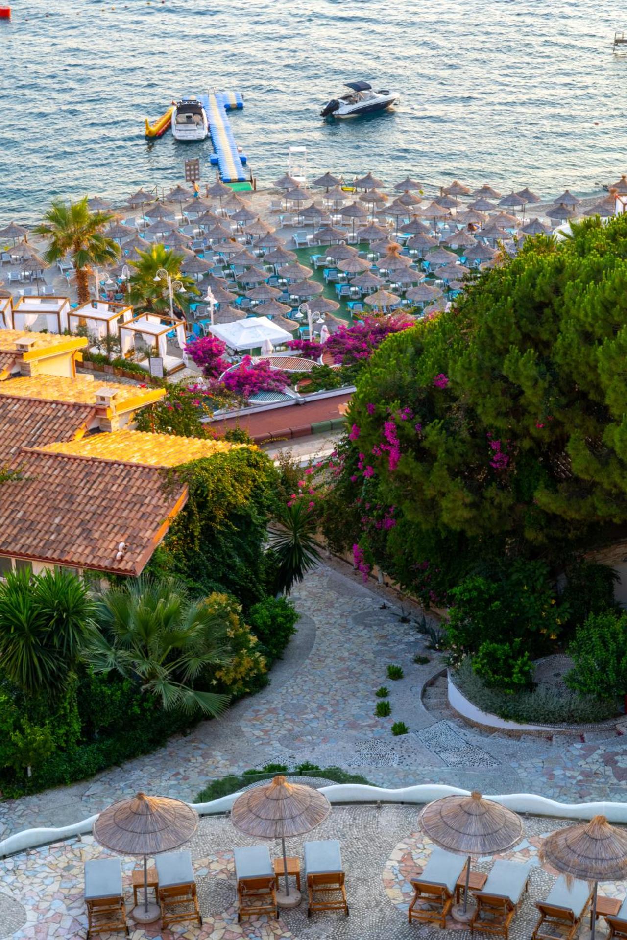 Bougainville Bay Apartments - Photo 110