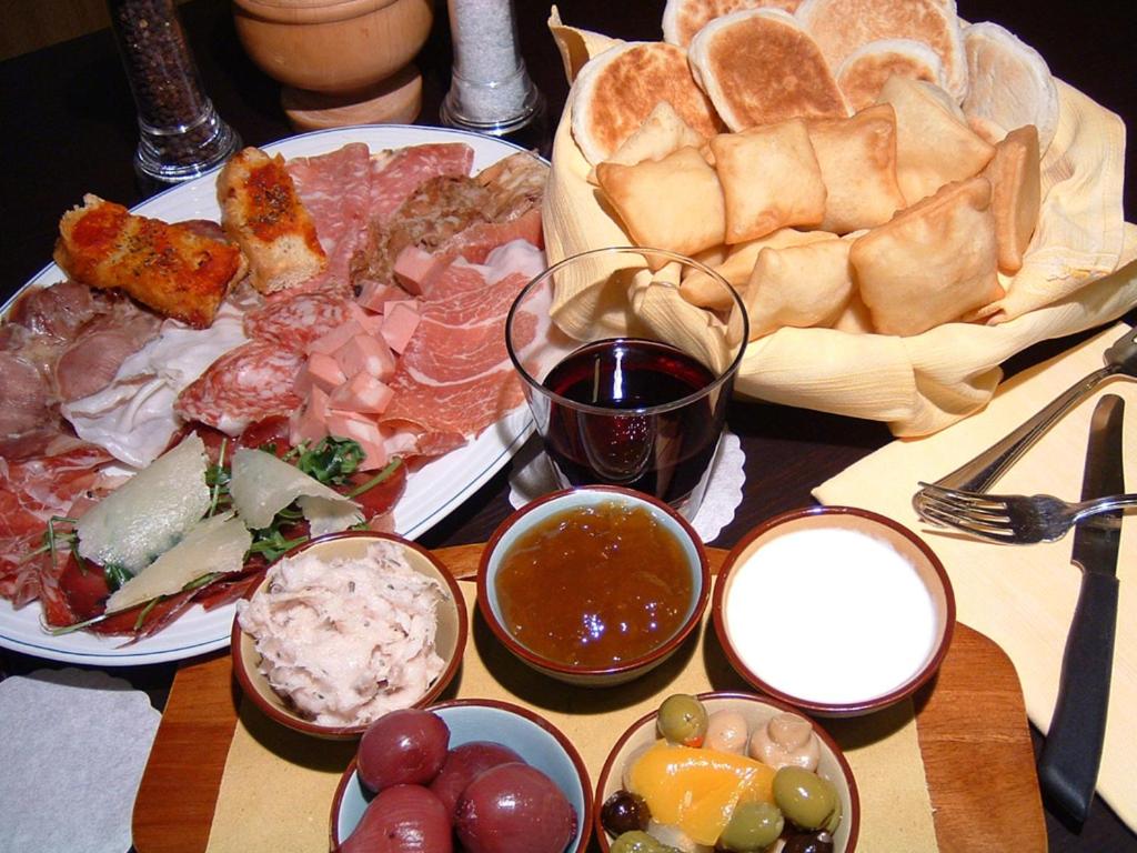 Albergo Ristorante La Torretta - Photo 2