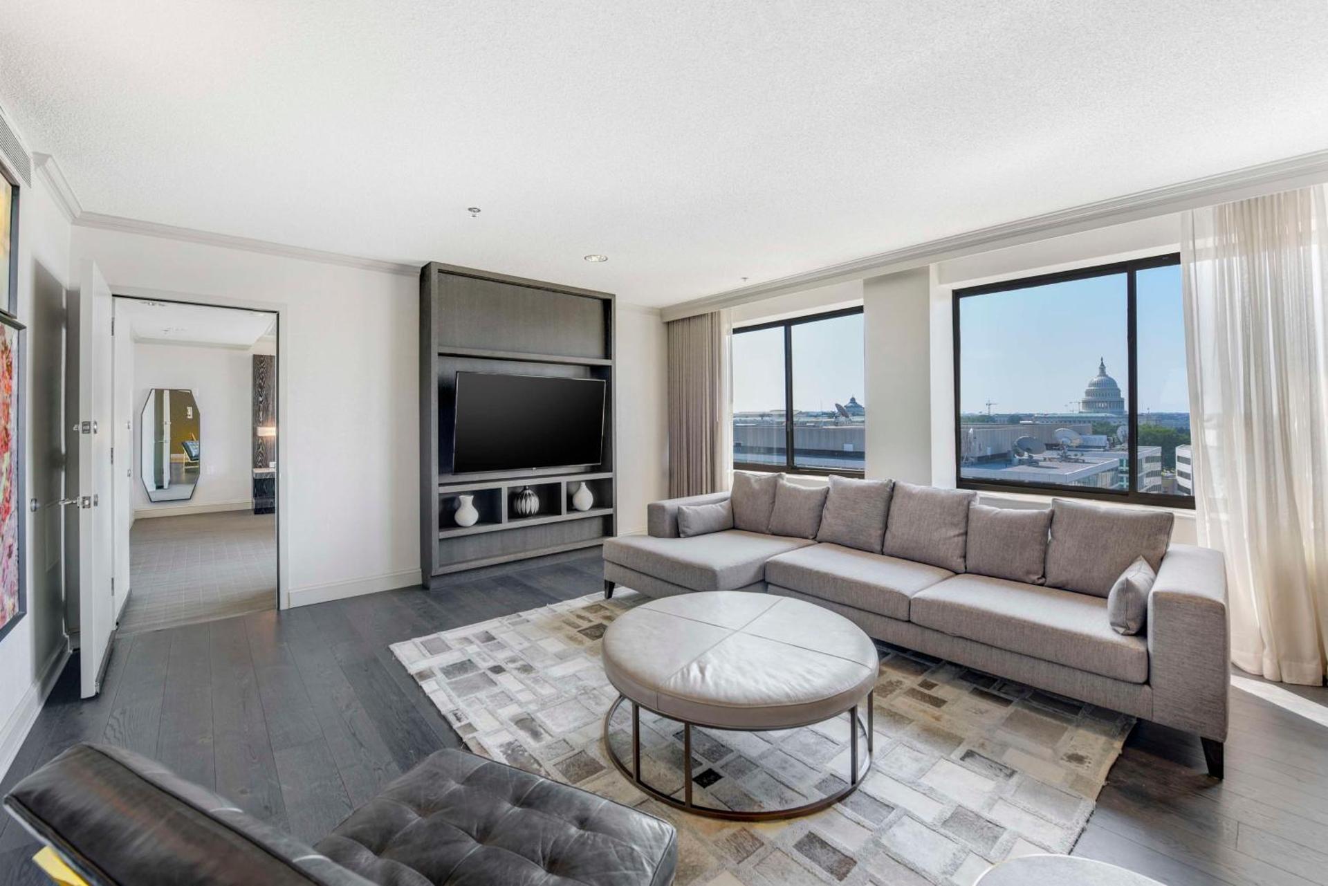 Hilton Washington DC Capitol Hill - Photo 3