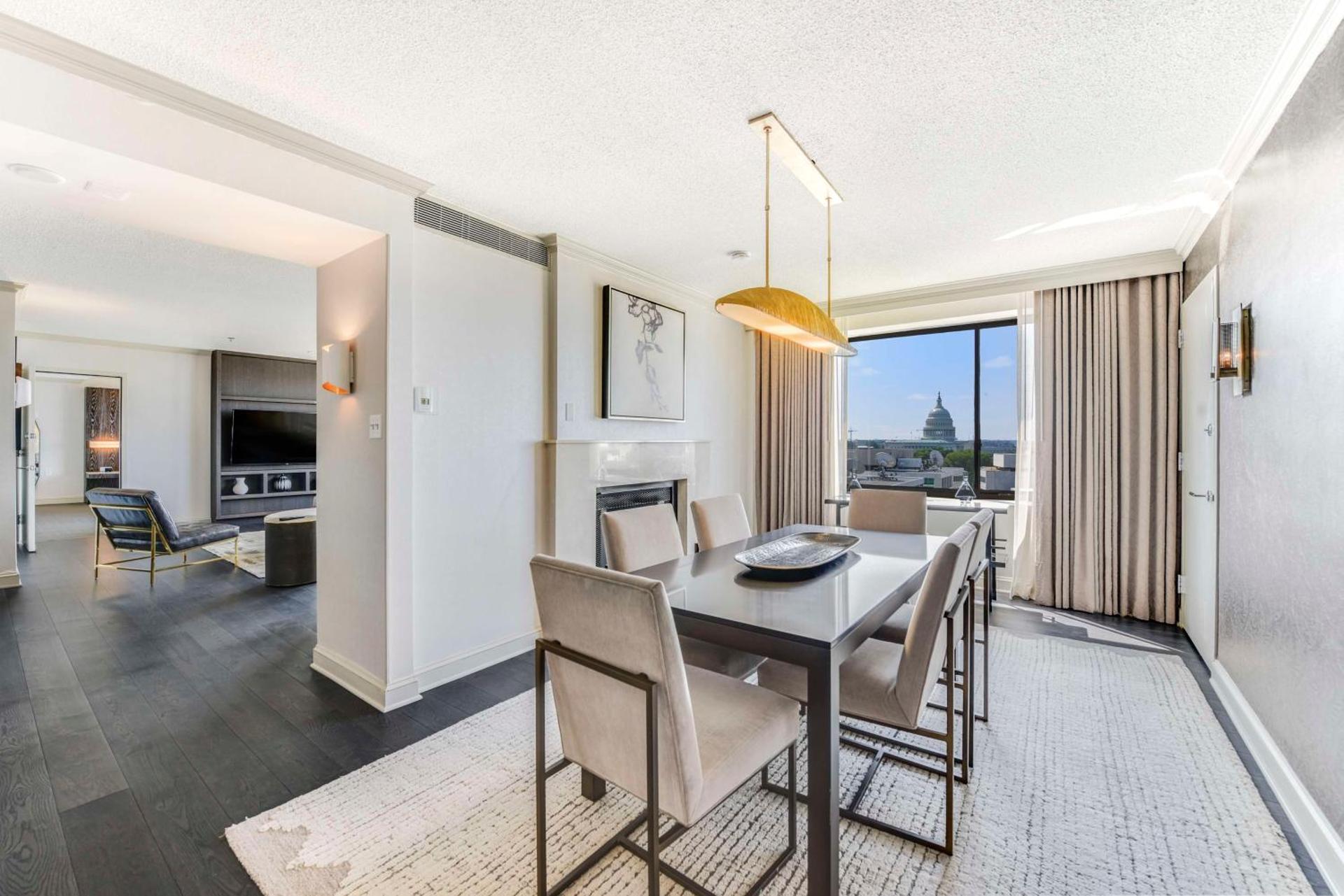 Hilton Washington DC Capitol Hill - Photo 2