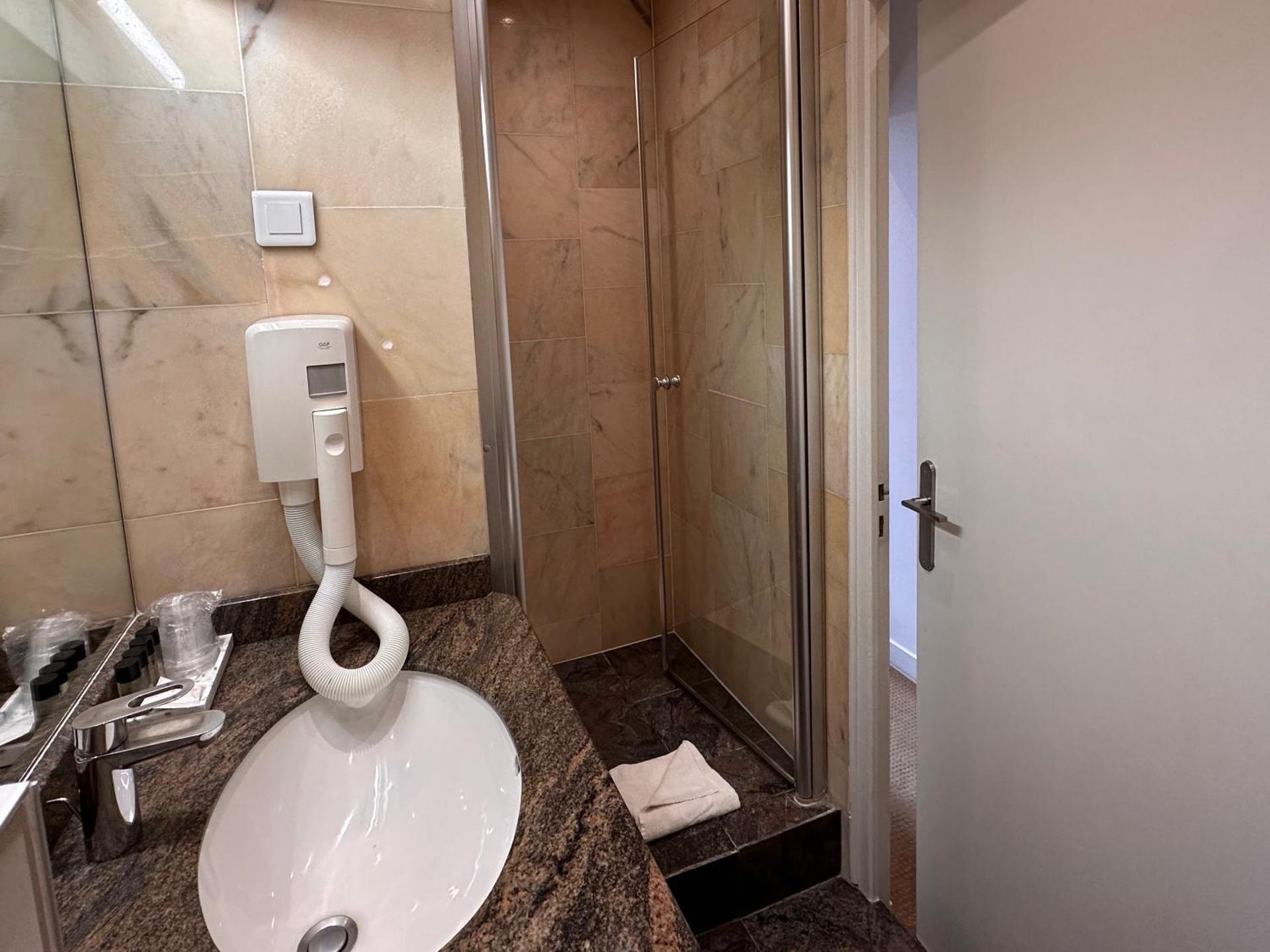 Hôtel Du Midi Paris Montparnasse - Photo 5