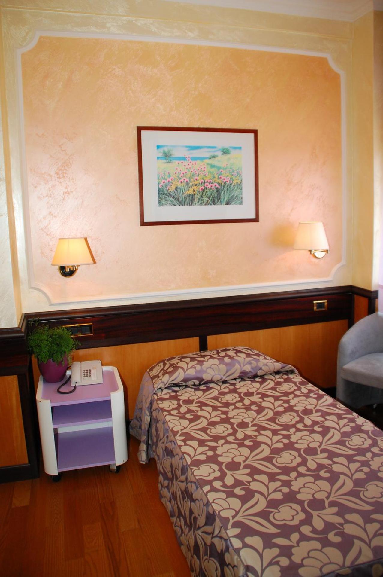 Benny Hotel - Photo 24