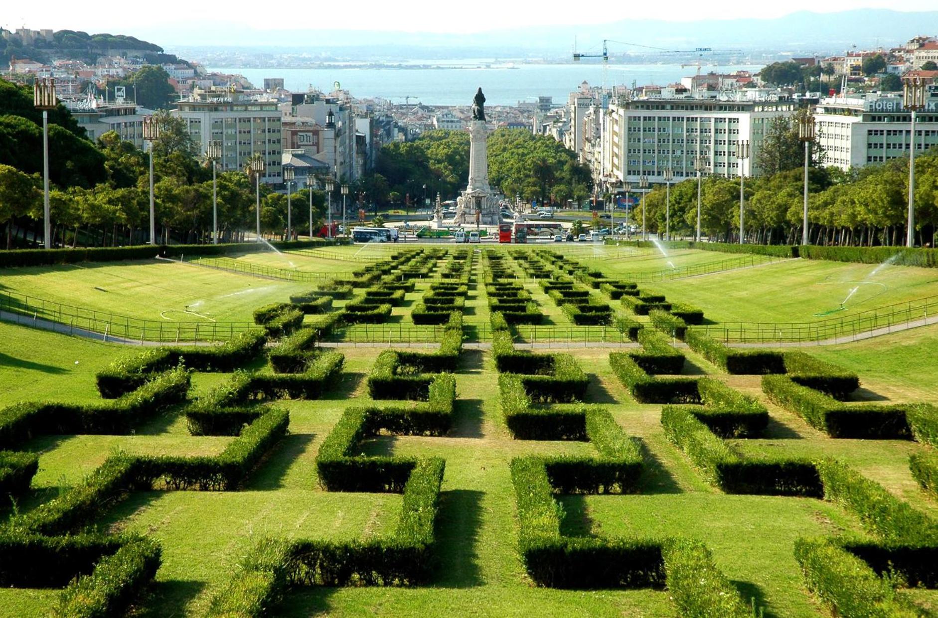 Lisbon Relax Pool Apartment - Free Parking Garage - Photo 26