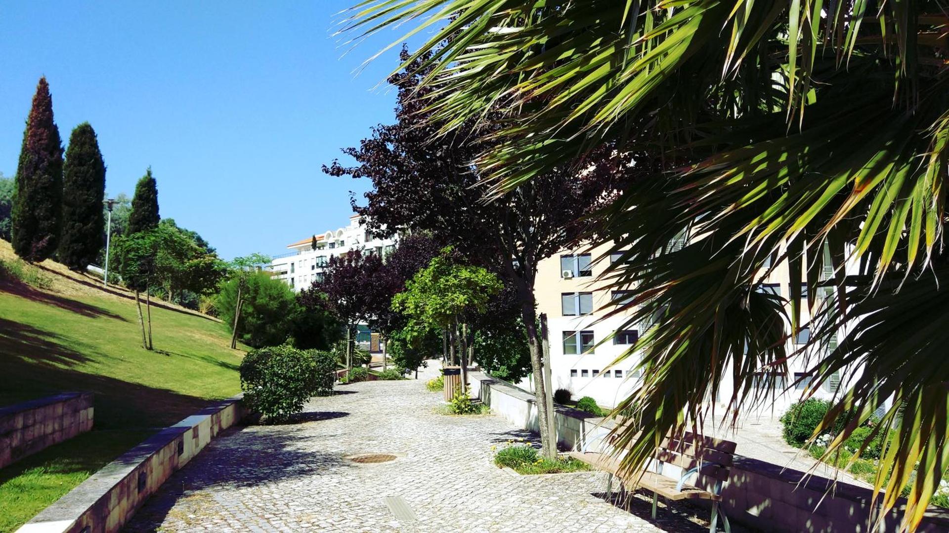 Lisbon Relax Pool Apartment - Free Parking Garage - Photo 23