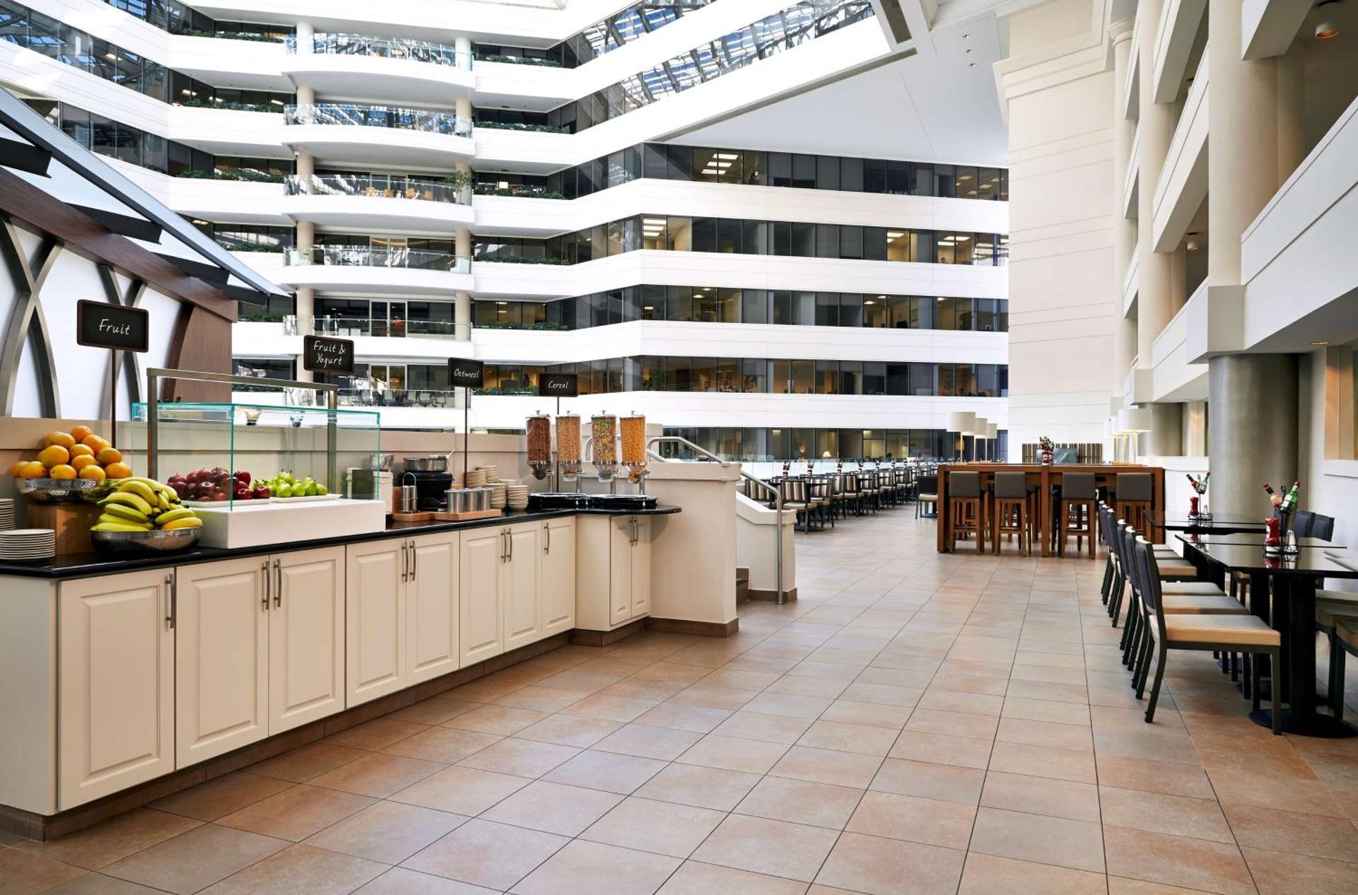 Embassy Suites by Hilton Washington DC Chevy Chase Pavilion - Photo 2