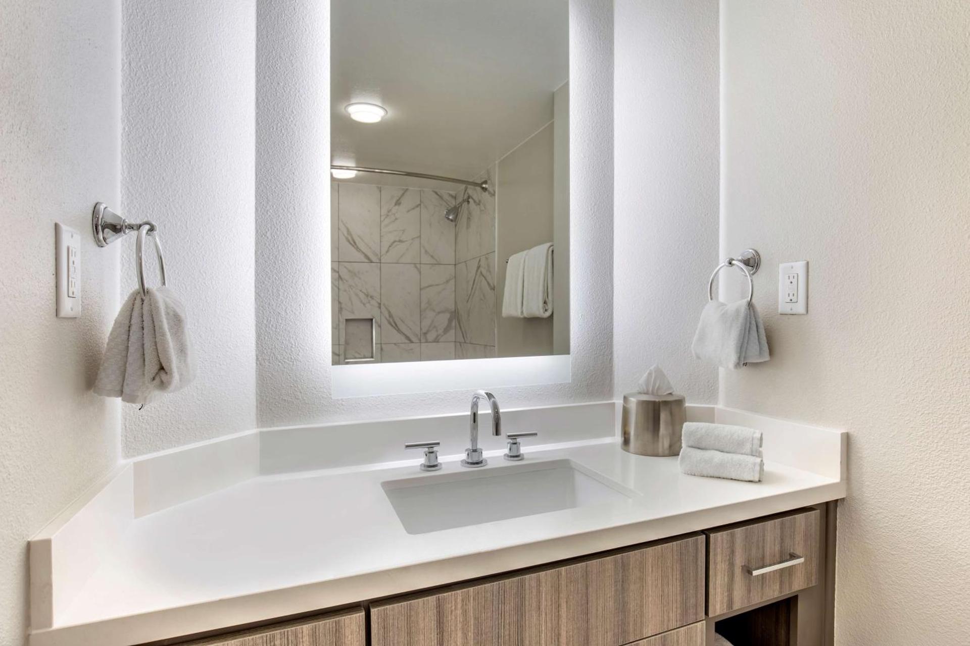 Hilton Grand Vacations Club on the Las Vegas Strip - Photo 11