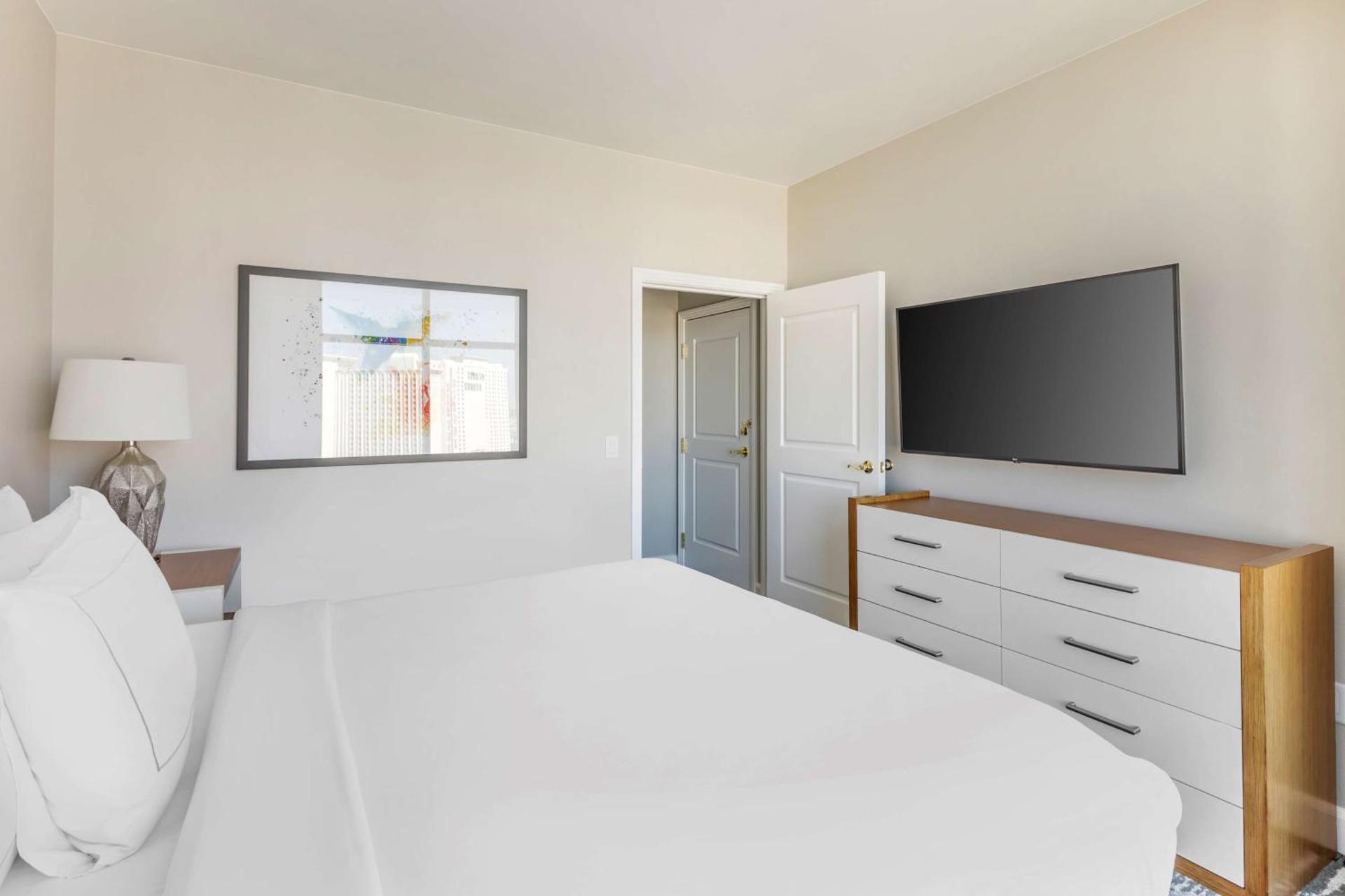 Hilton Grand Vacations Club on the Las Vegas Strip - Photo 53