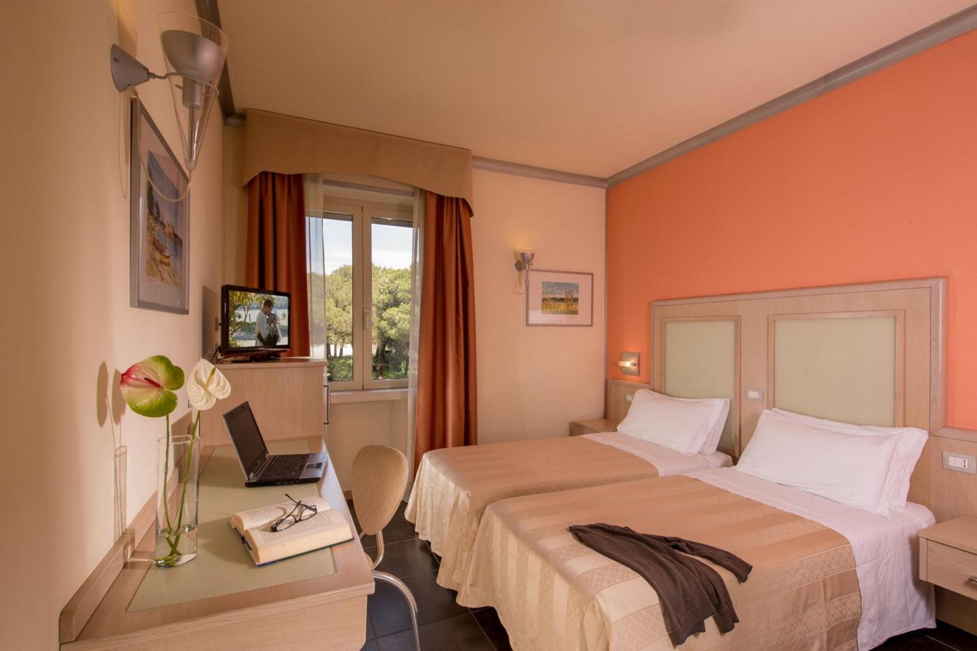 Hotel Mediterraneo - Photo 5