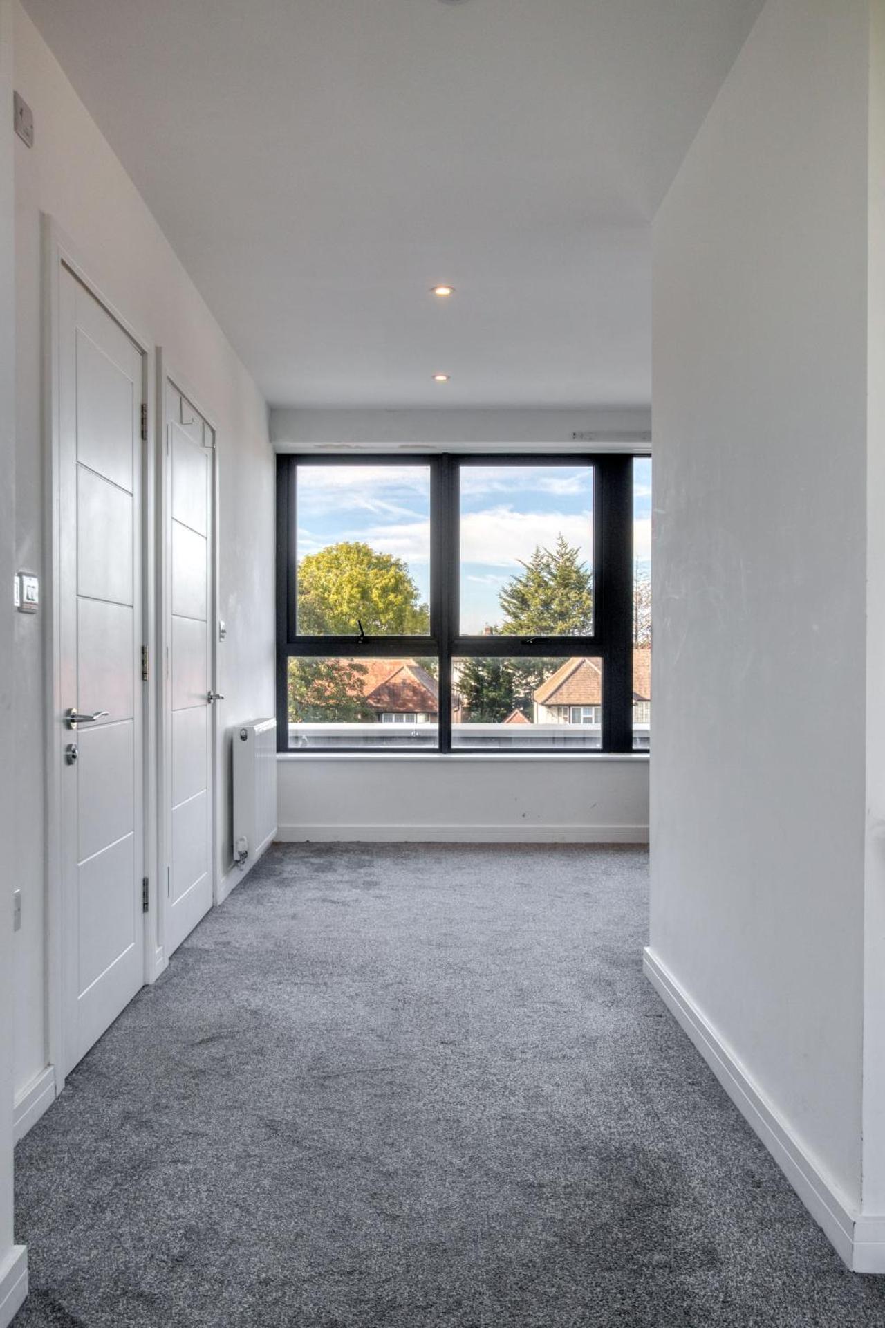 Modern Penthouse in Wembley - Photo 3