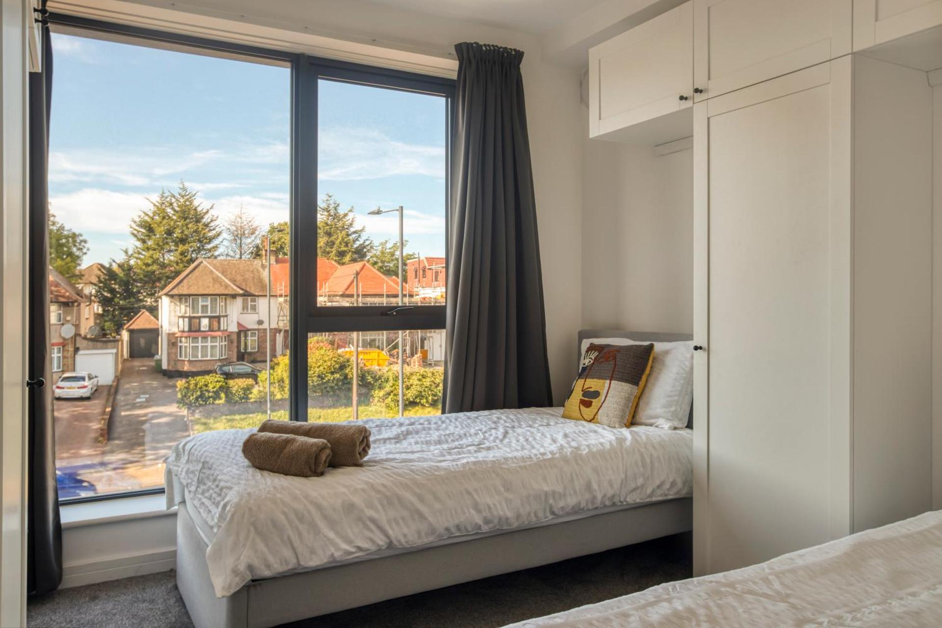 Modern Penthouse in Wembley - Photo 12