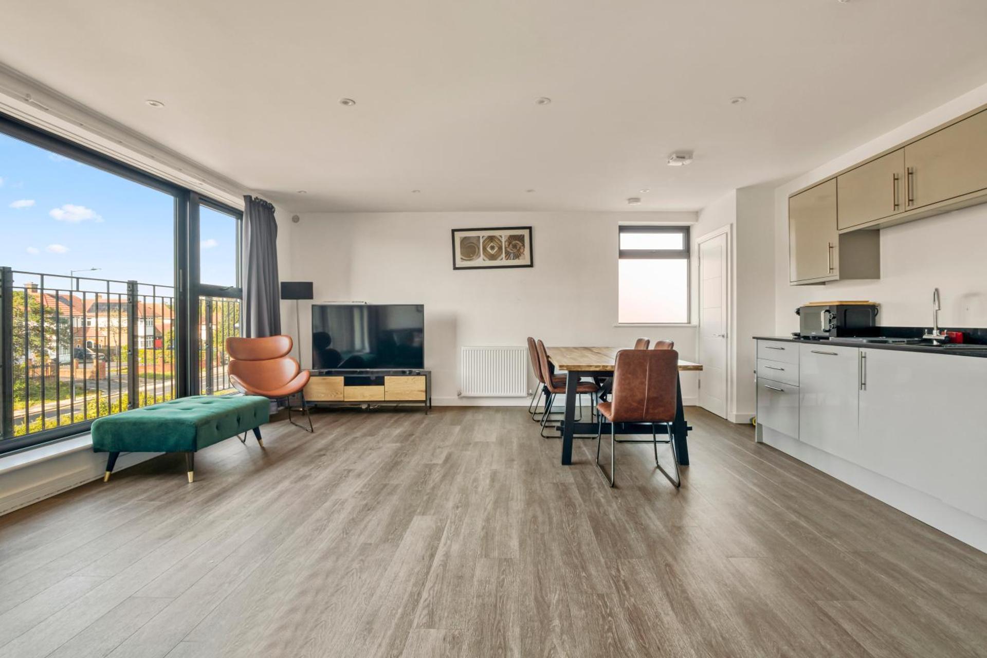 Modern Penthouse in Wembley - Photo 15