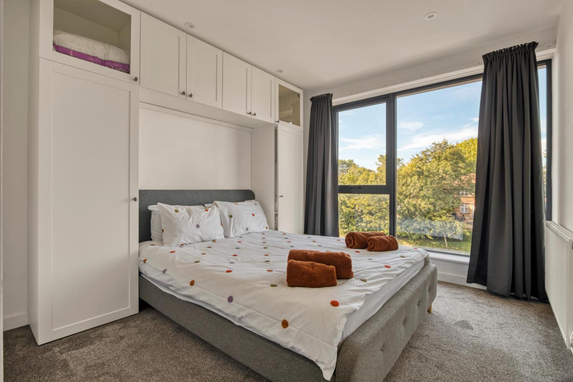Modern Penthouse in Wembley - Photo 13