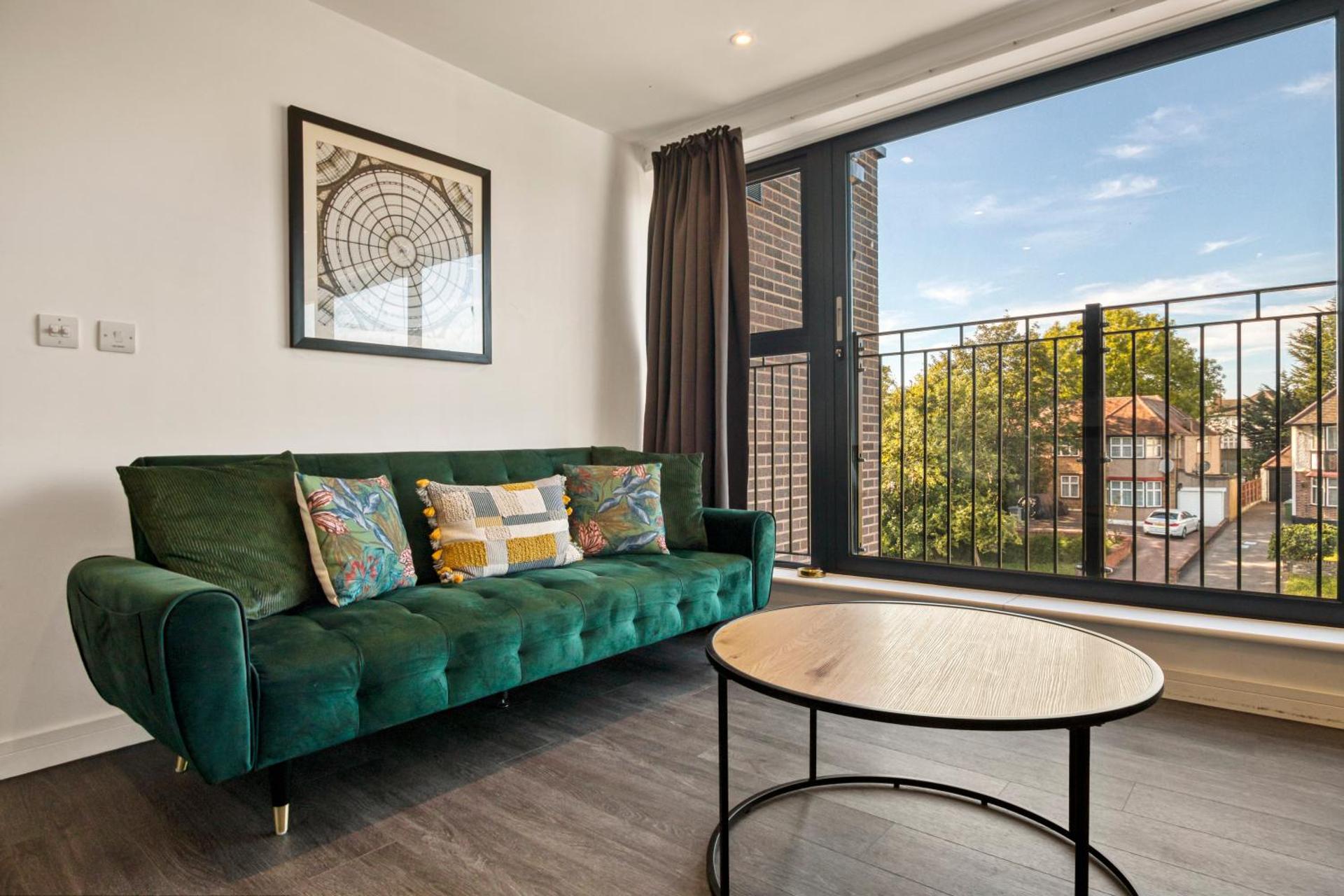 Modern Penthouse in Wembley - Photo 35