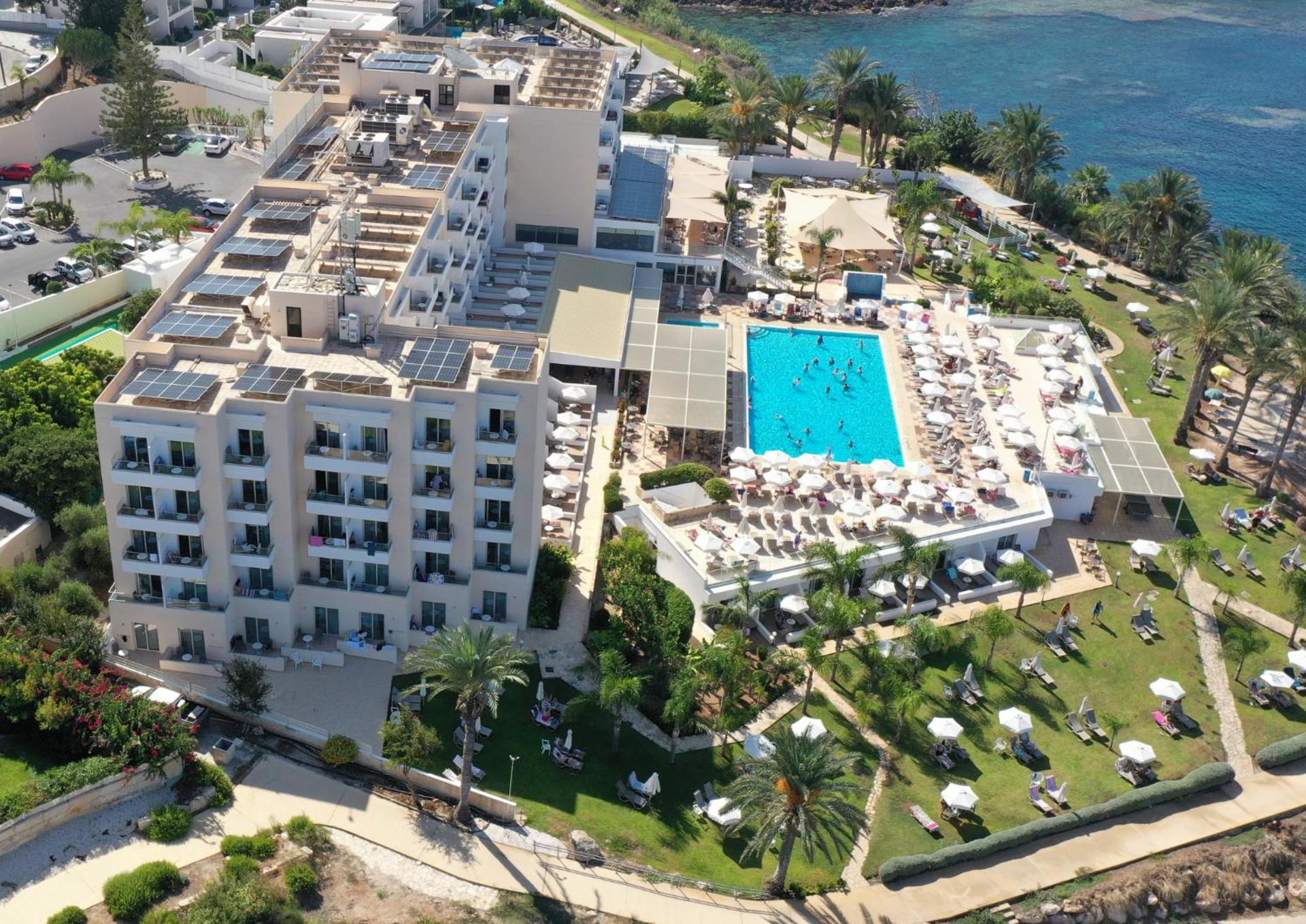 Queens Bay Hotel - Photo 29