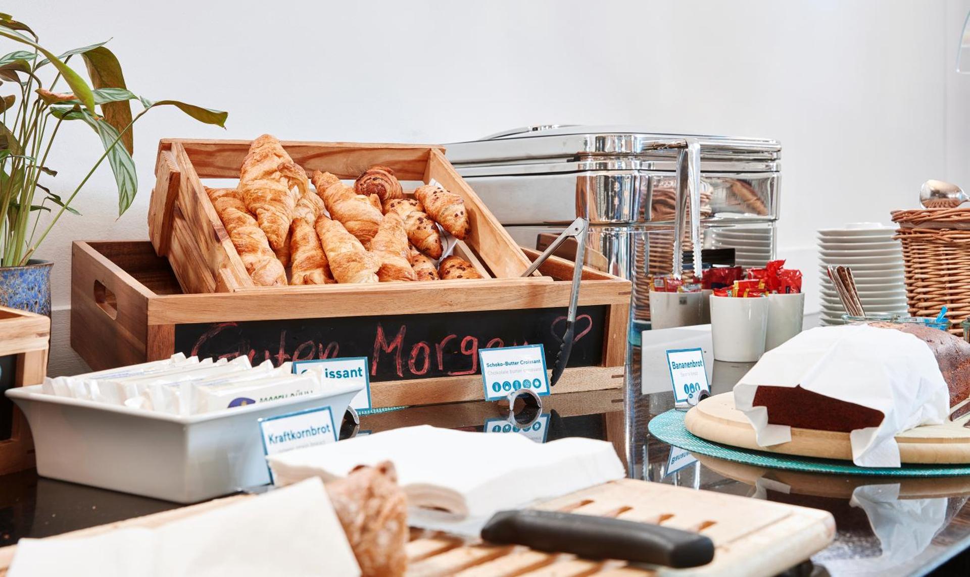 Living Hotel am Olympiapark - Photo 6