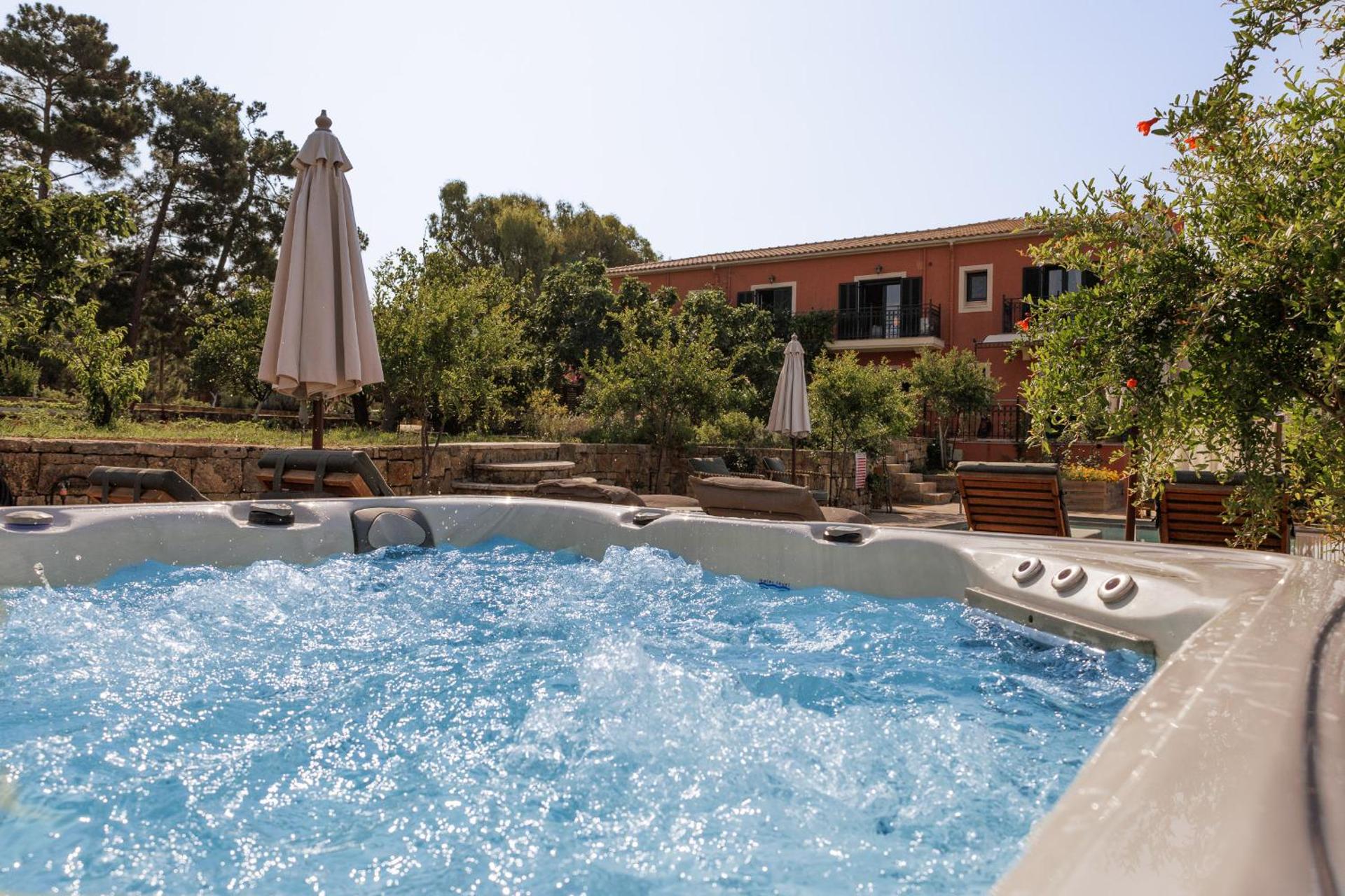 Avra Private Suites - Photo 168