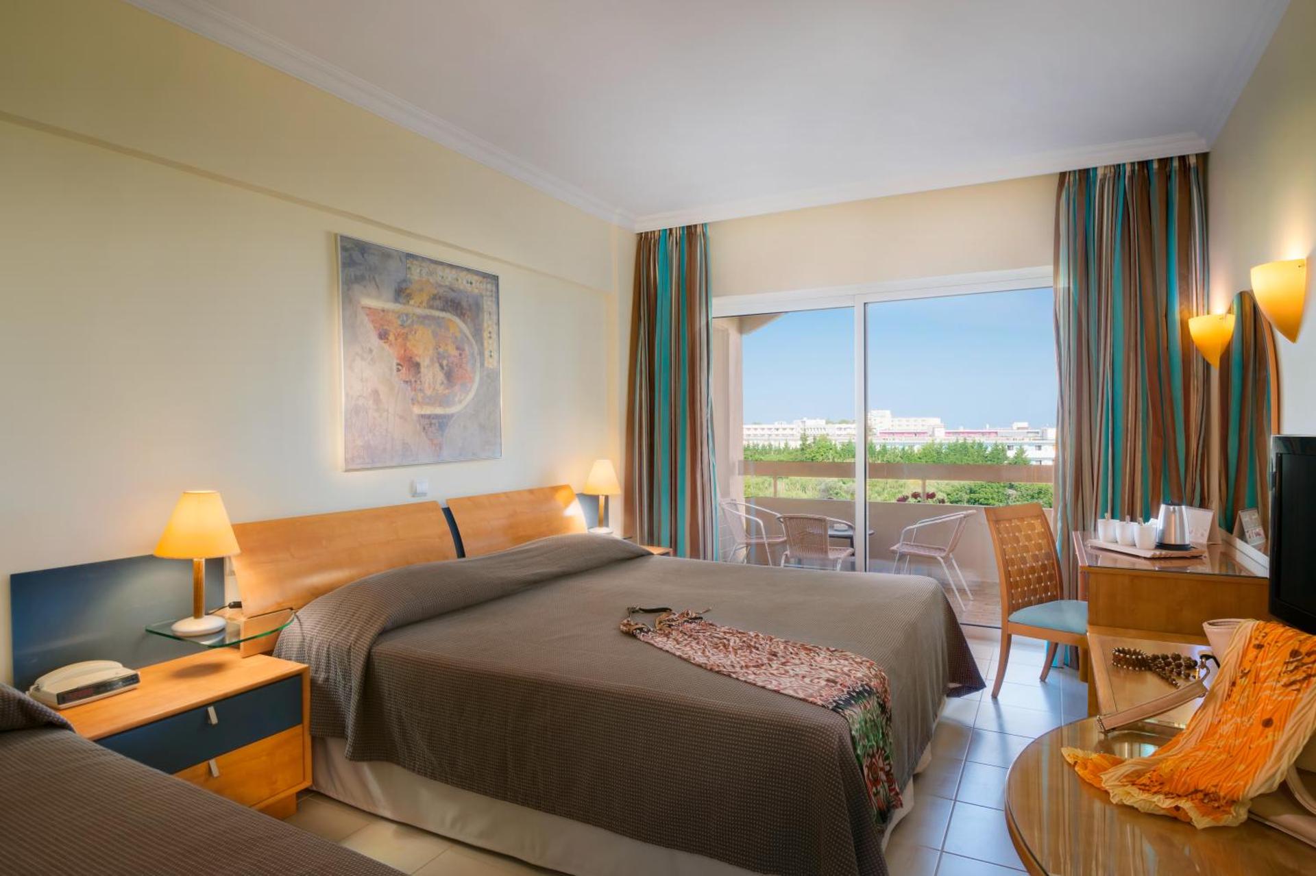 Superior Room with Garden View - Photo 2