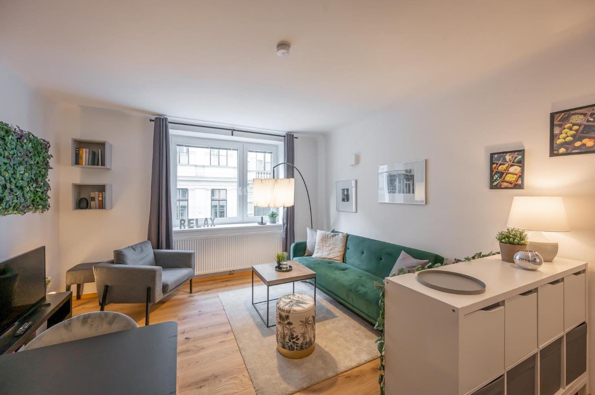 Modern City Center Apartment - Photo 3