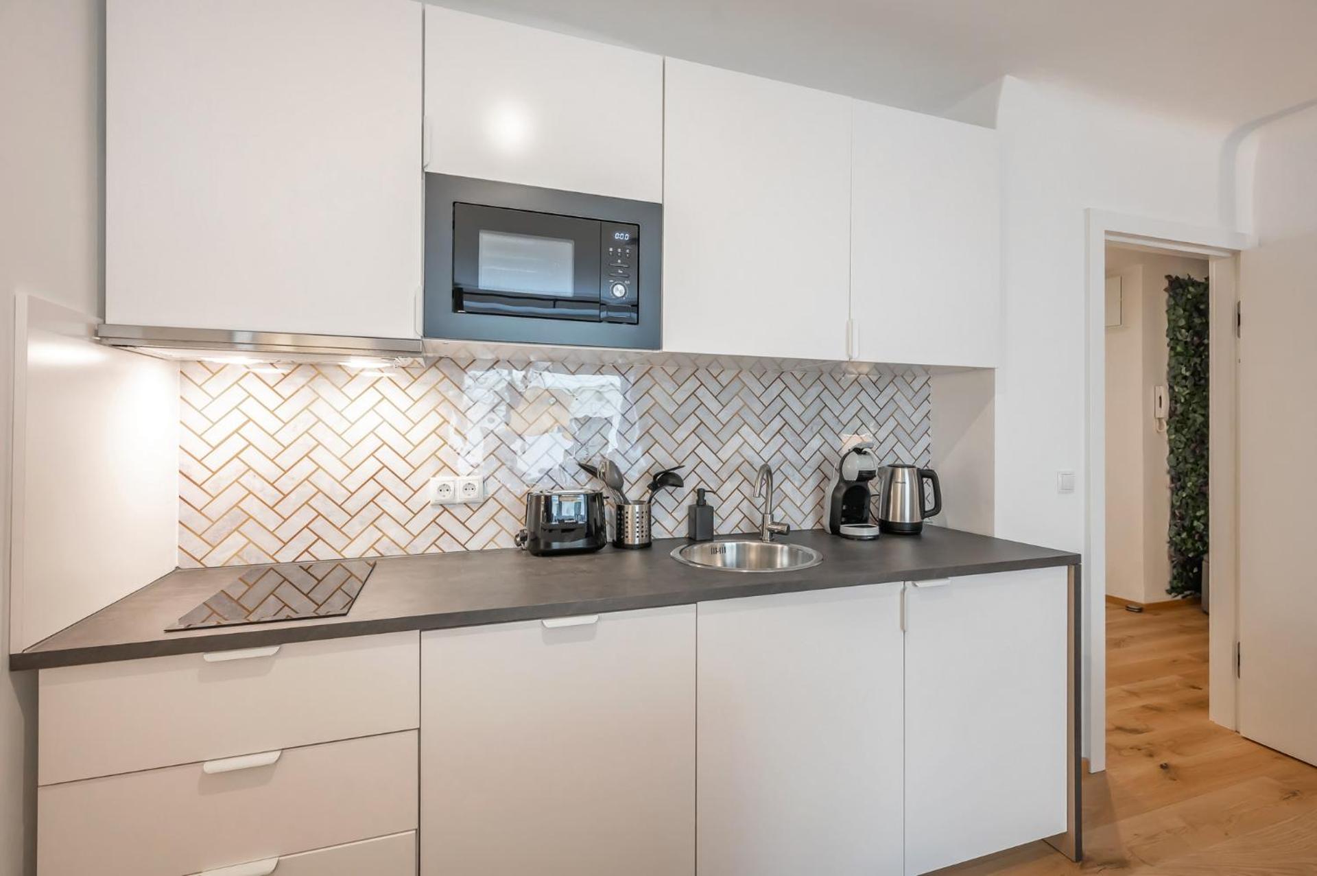 Modern City Center Apartment - Photo 5