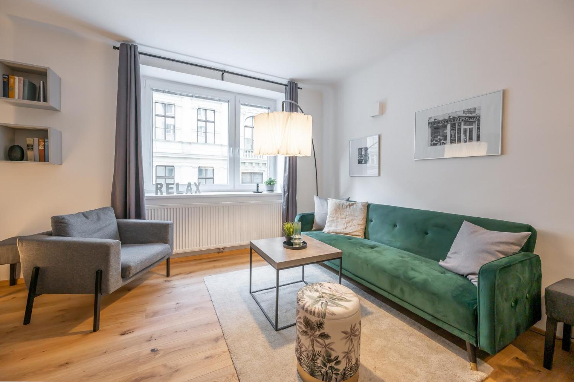 Modern City Center Apartment - Photo 6