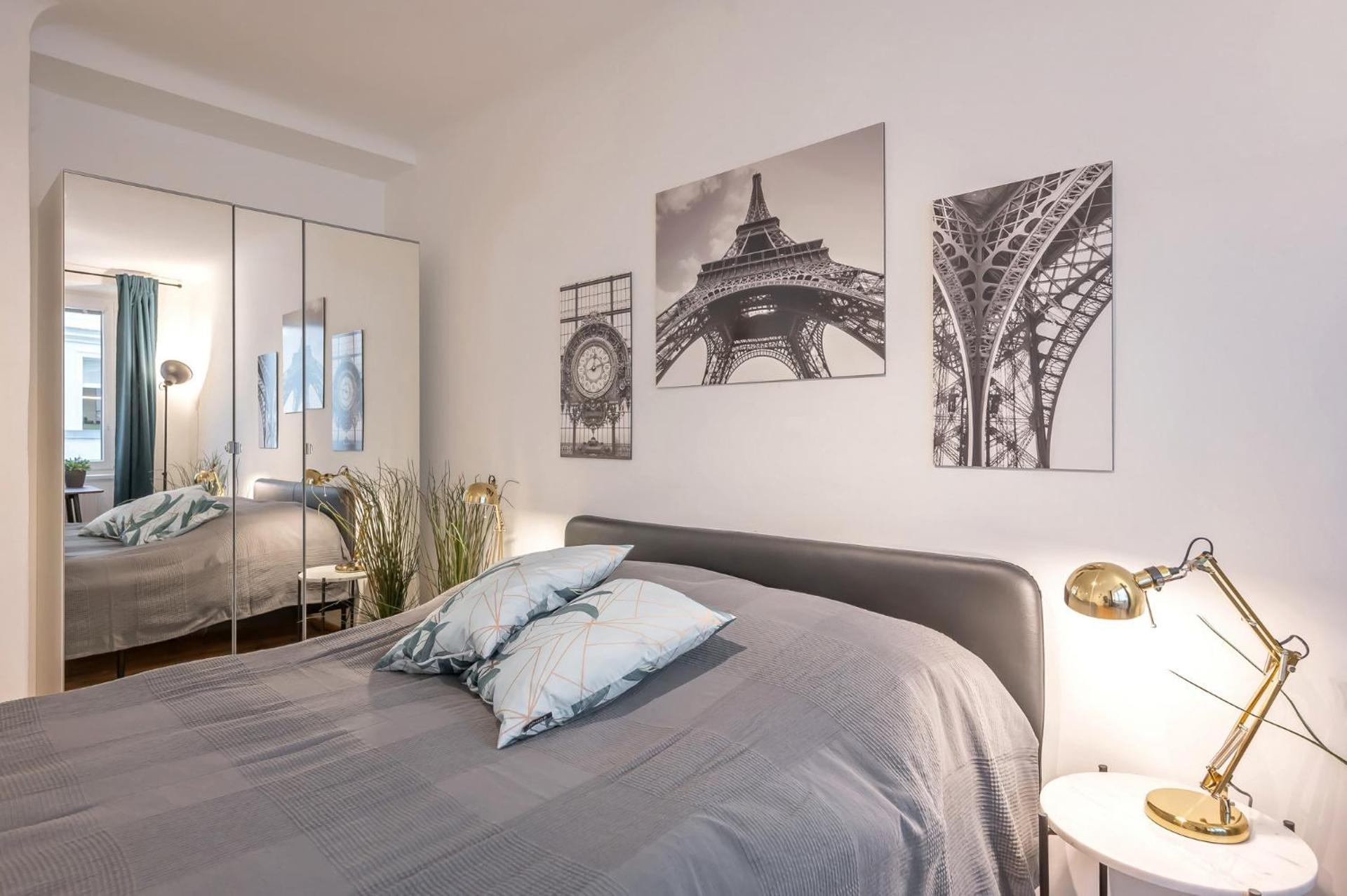Modern City Center Apartment - Photo 13