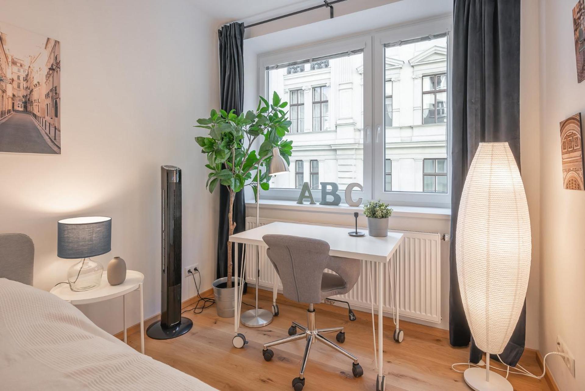 Modern City Center Apartment - Photo 19