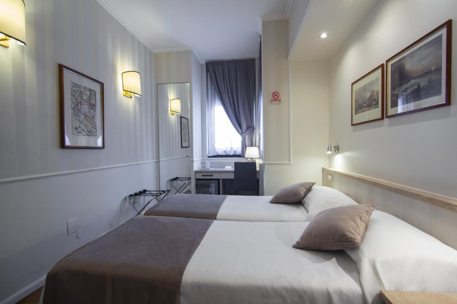 Hotel Flora - Photo 53