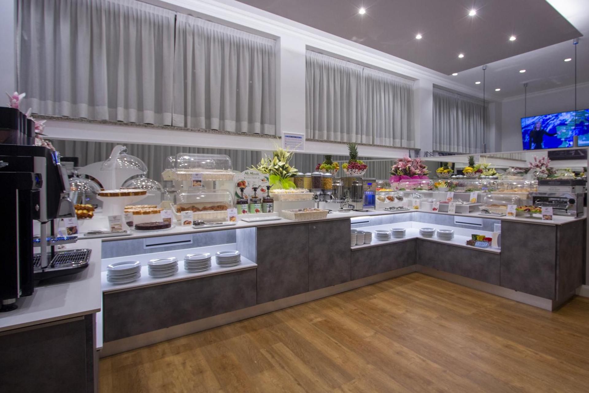 Hotel Flora - Photo 100