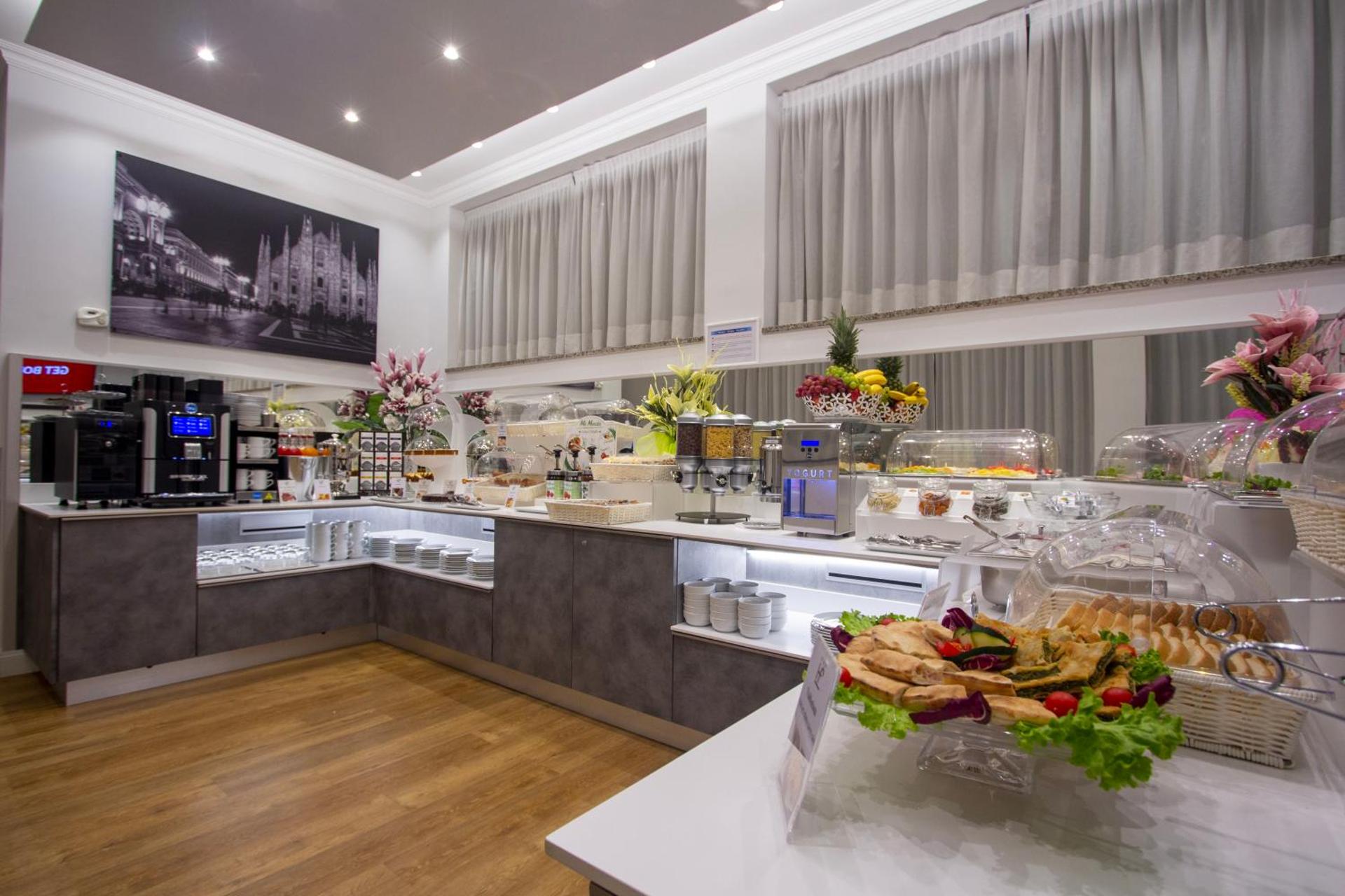 Hotel Flora - Photo 81