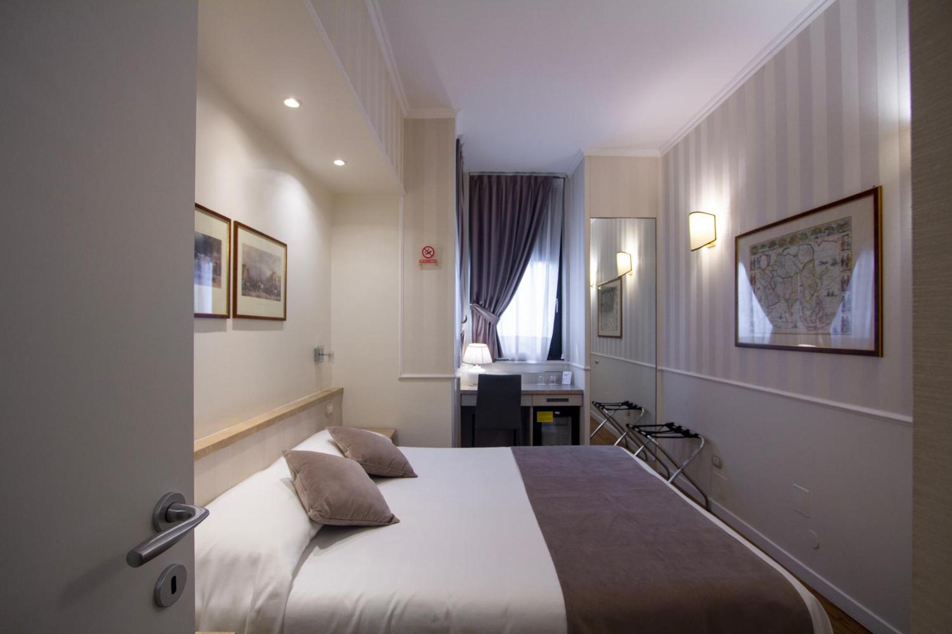 Hotel Flora - Photo 32