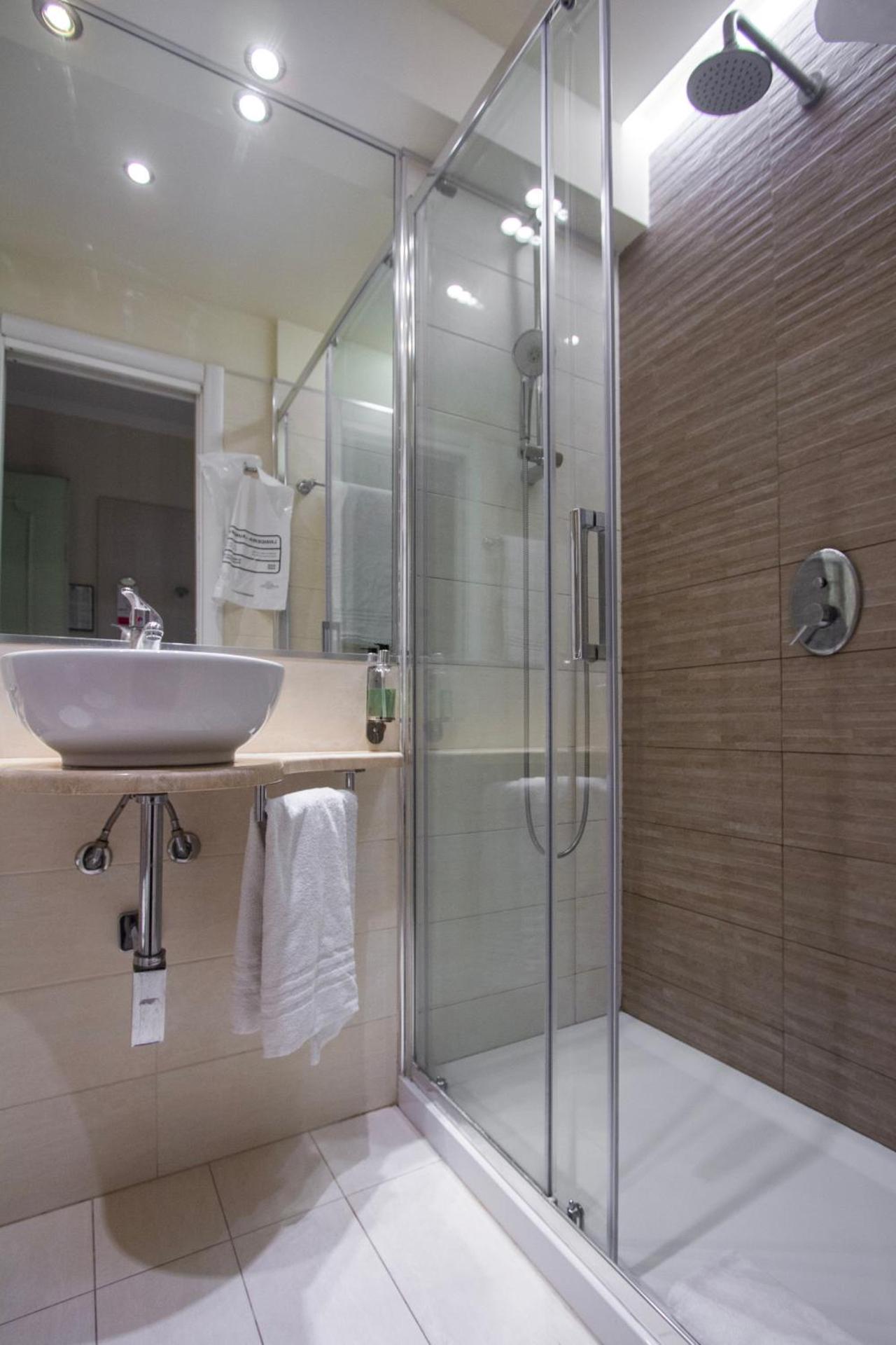 Hotel Flora - Photo 14