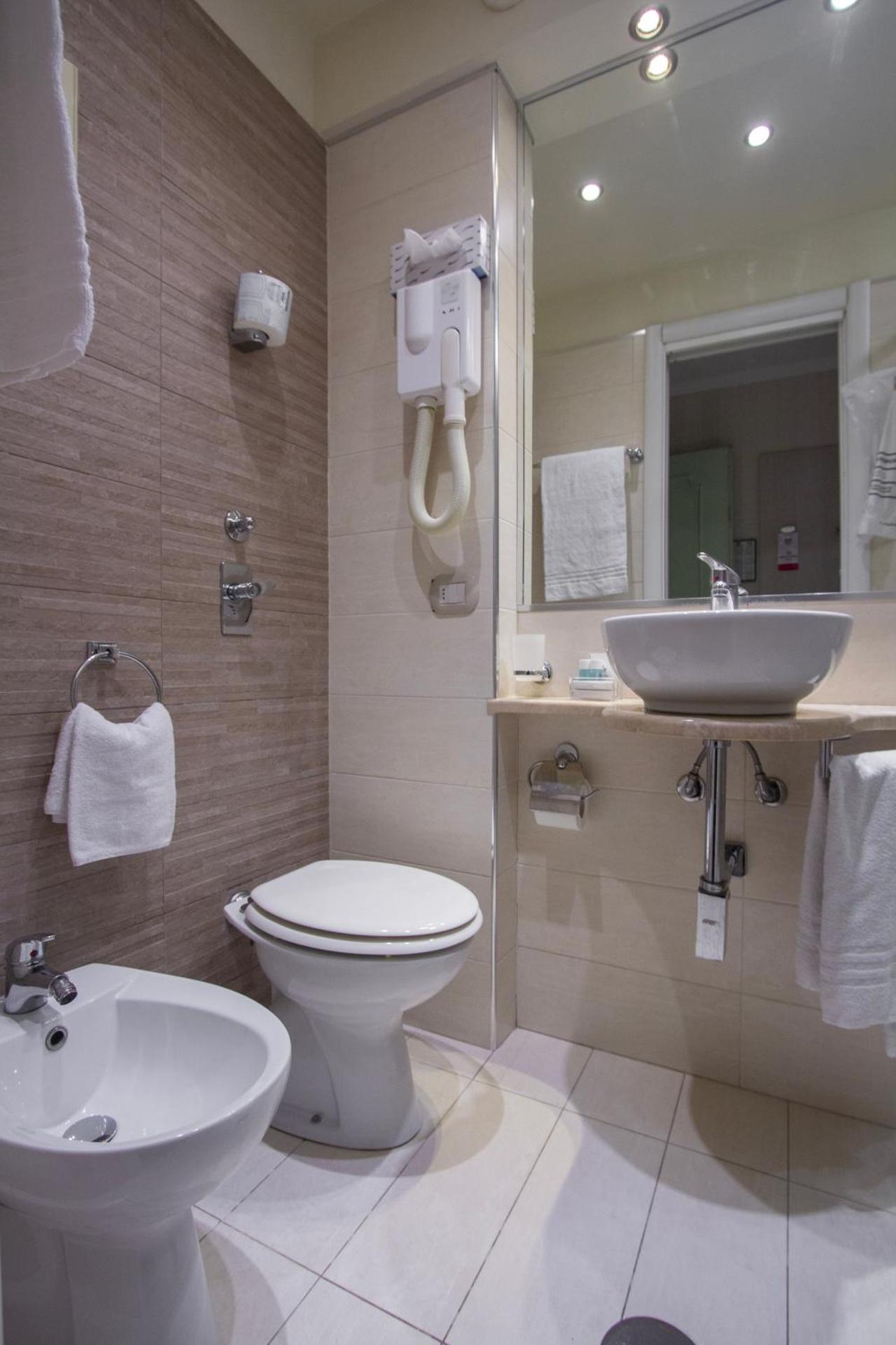 Hotel Flora - Photo 62