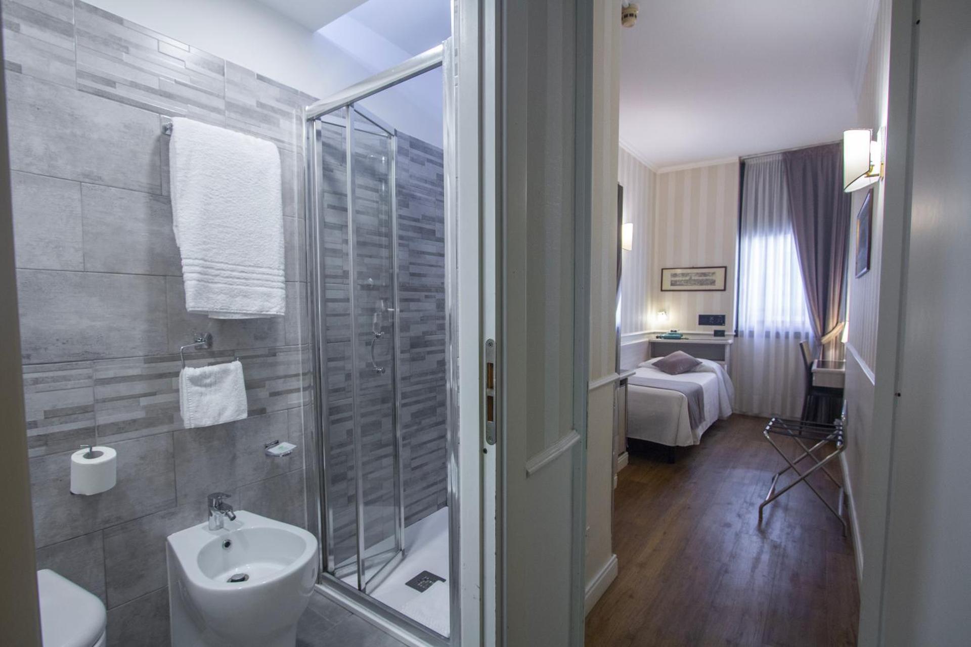 Hotel Flora - Photo 7