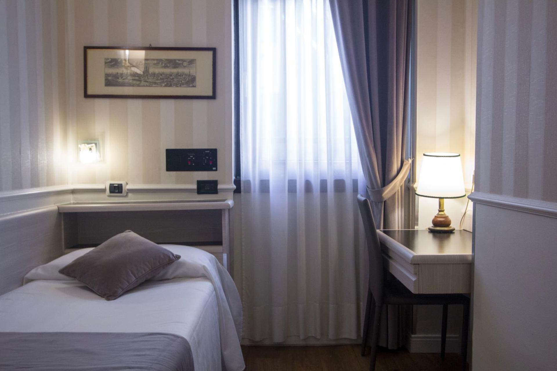 Hotel Flora - Photo 6