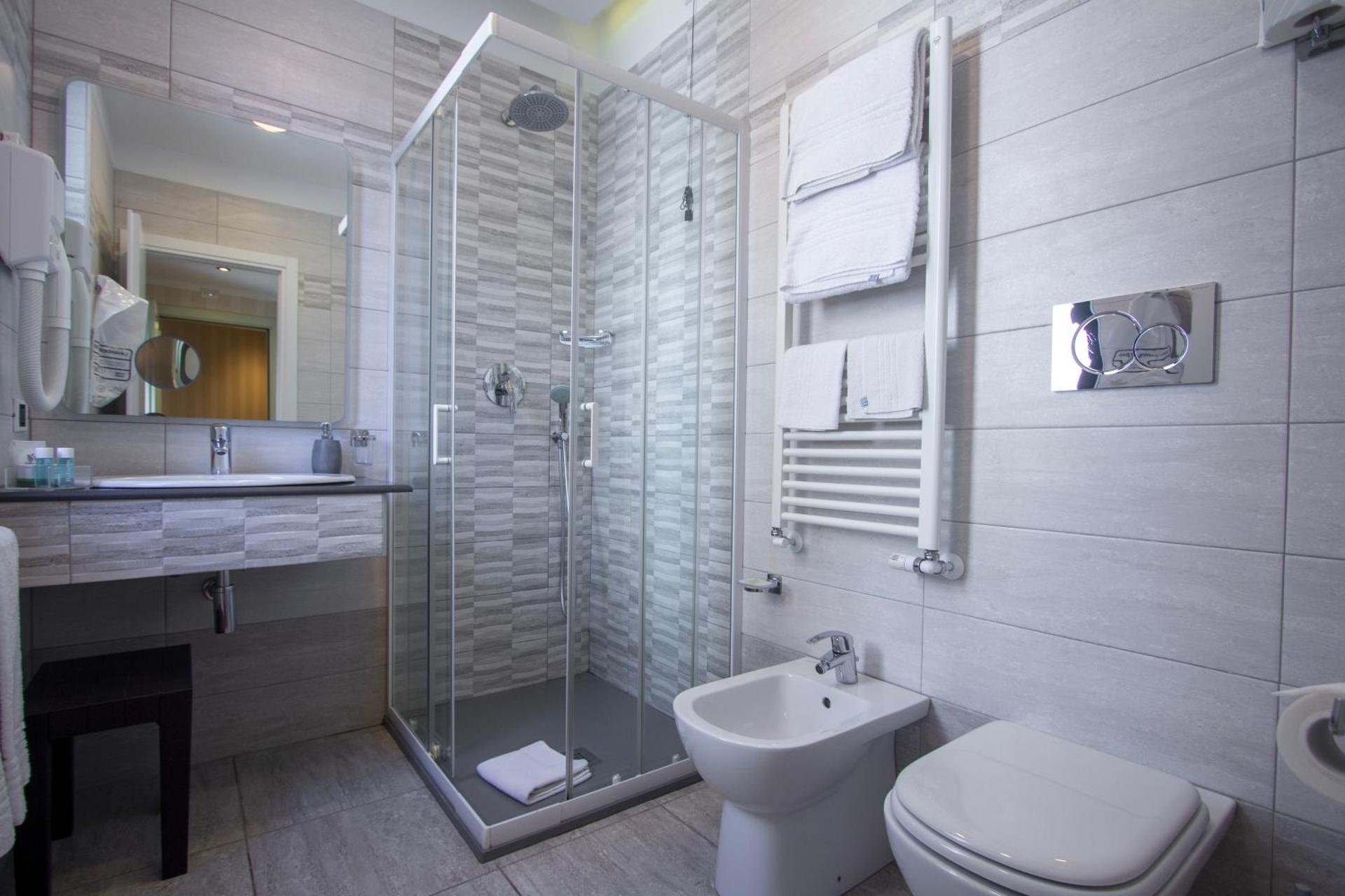 Hotel Flora - Photo 17