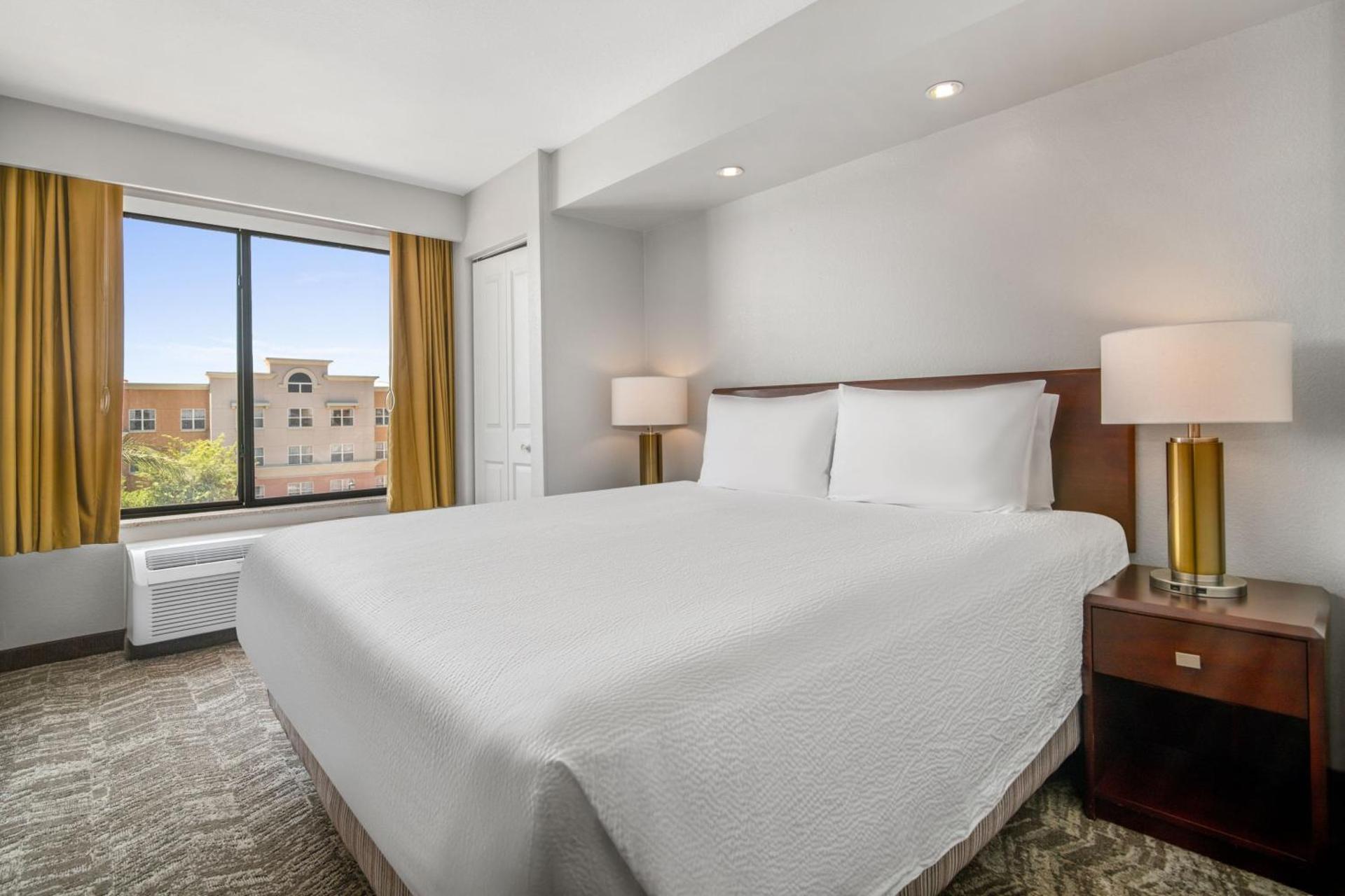 SpringHill Suites Phoenix Glendale Sports & Entertainment District - Photo 36