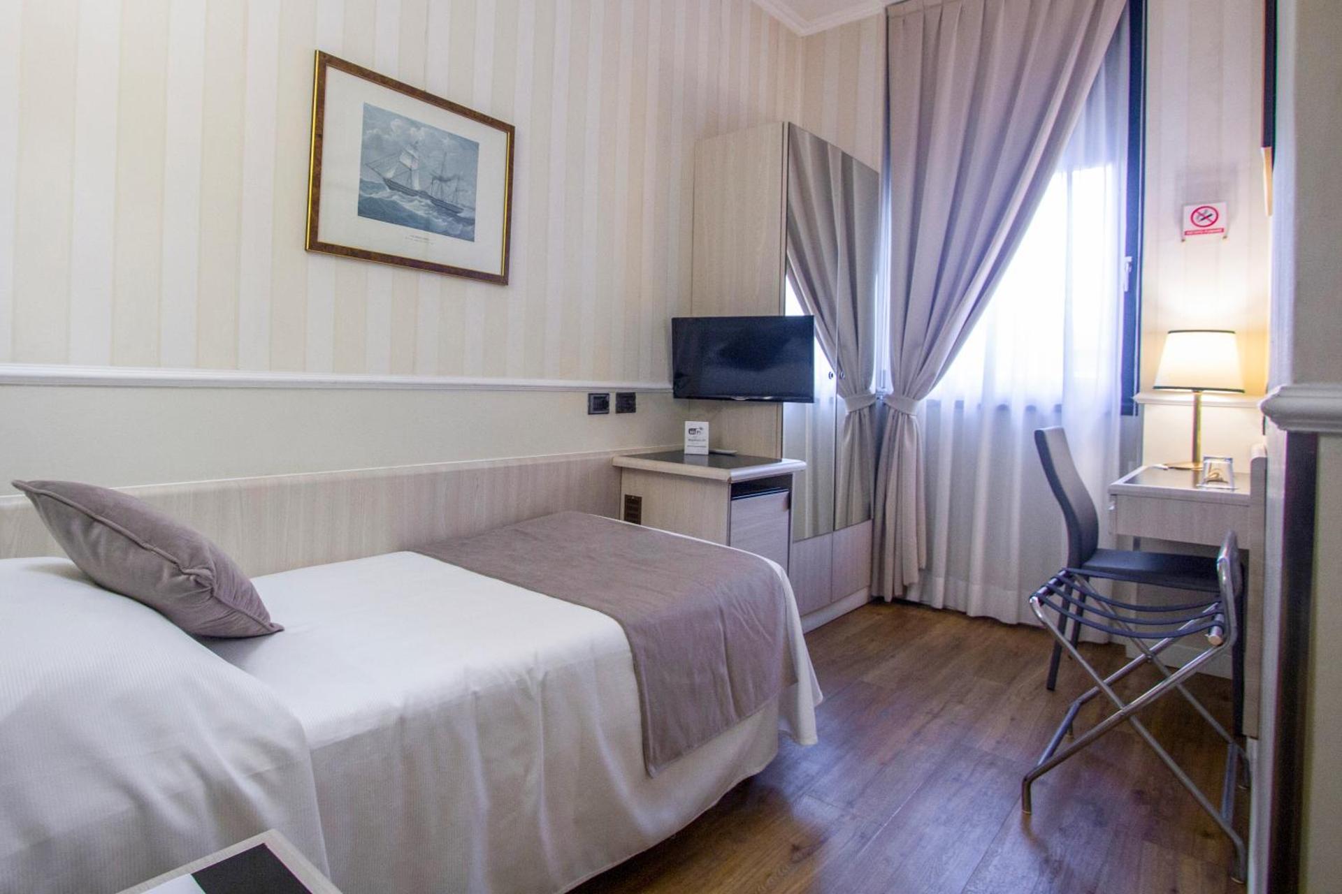 Hotel Flora - Photo 4